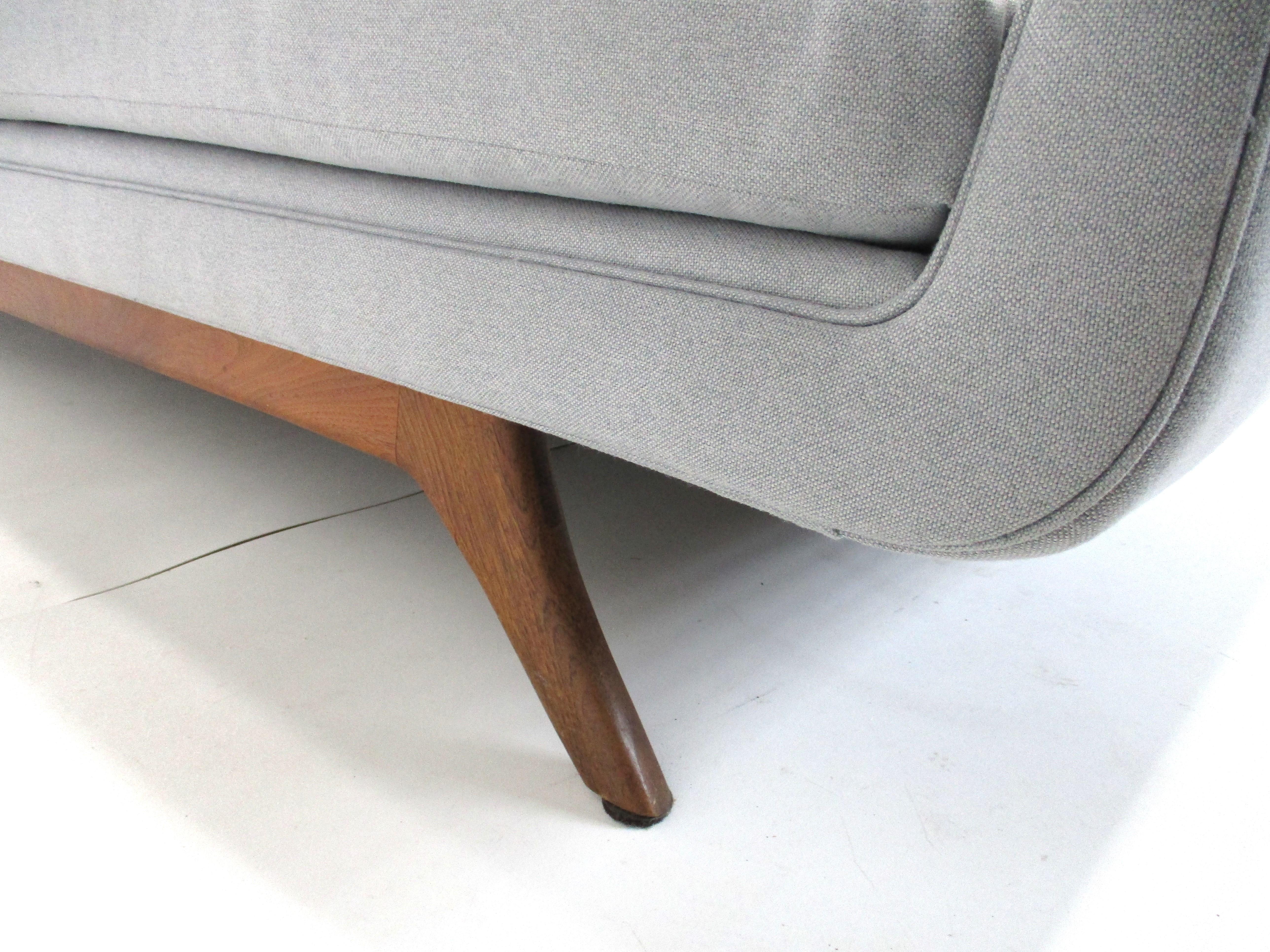 Mid Century Gondola Sofa in the style of Vladimir Kagan / Otmar Danish 4