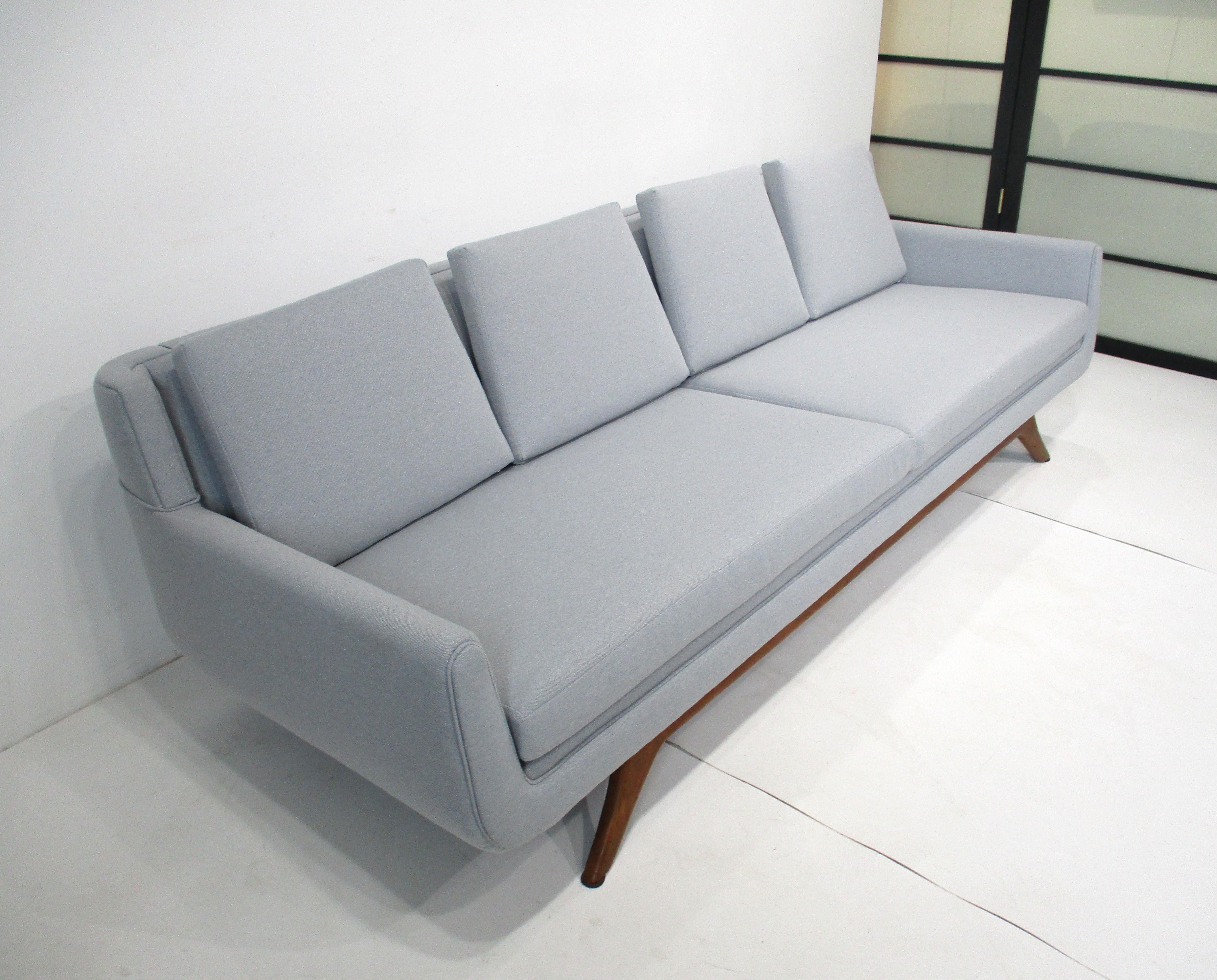 Mid Century Gondola Sofa in the style of Vladimir Kagan / Otmar Danish 6
