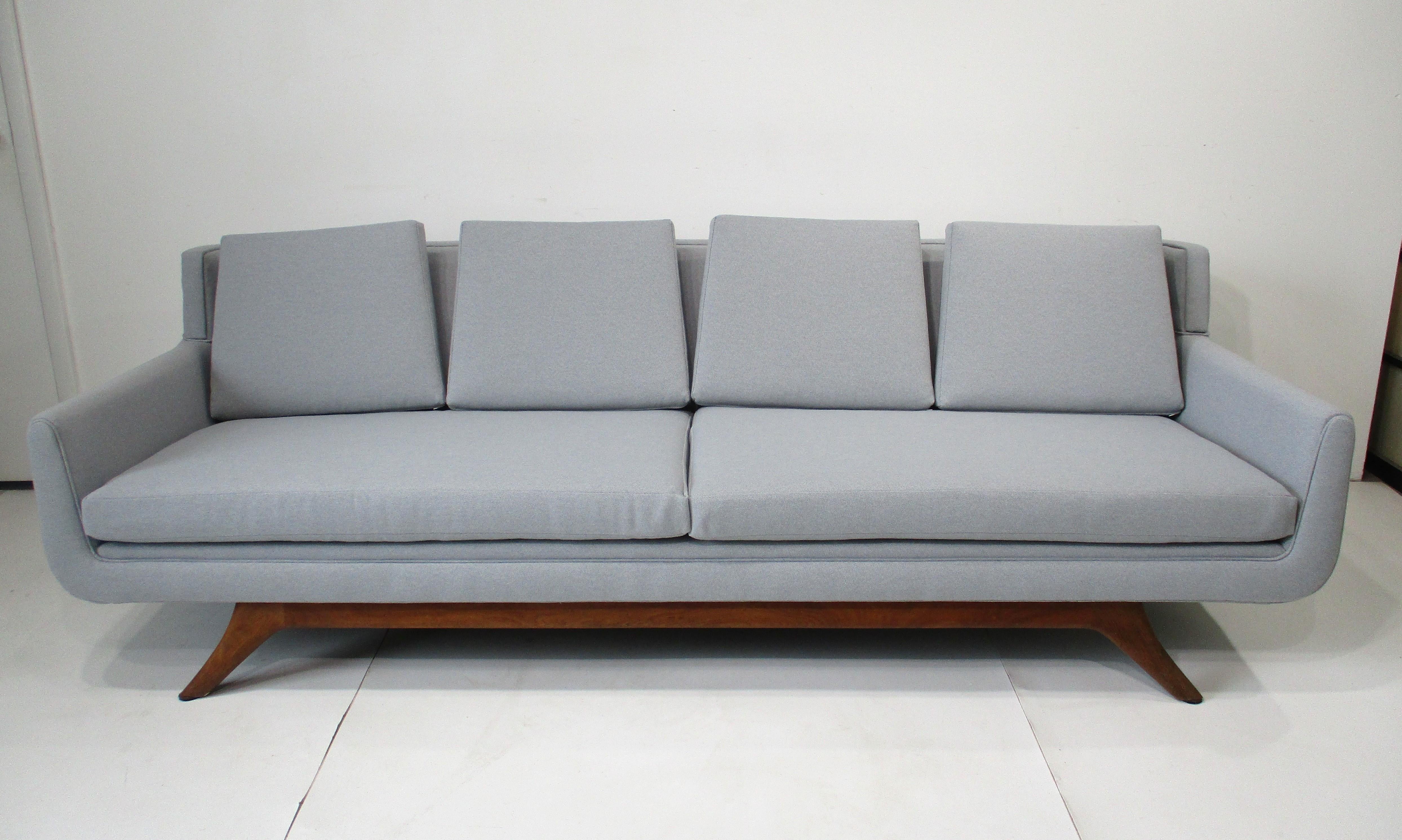 Mid Century Gondola Sofa in the style of Vladimir Kagan / Otmar Danish 7