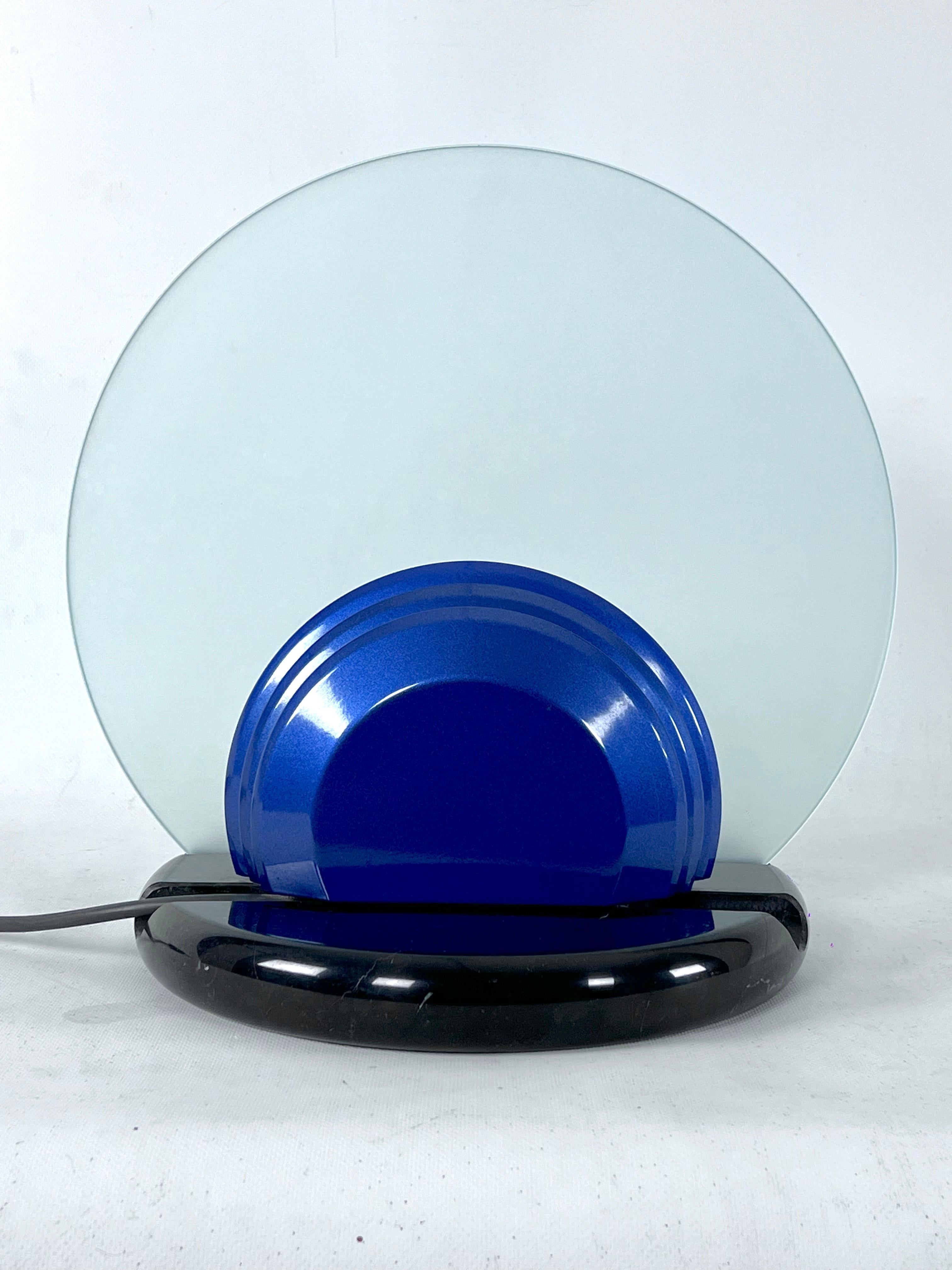 Italian Midcentury Gong Table Lamp in Marble and Glass by Bruno Gecchelin for Skipper.  For Sale
