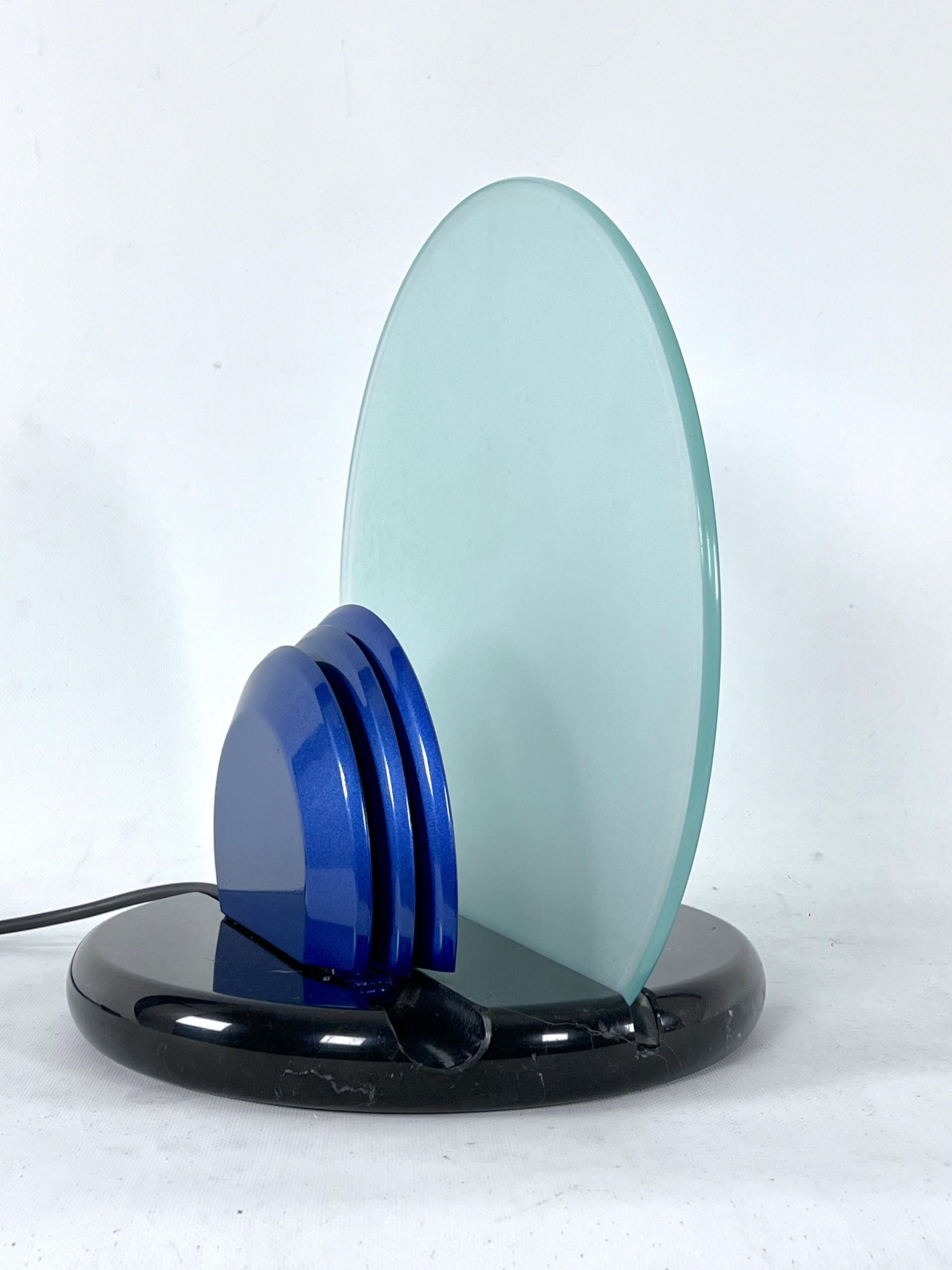 Late 20th Century Midcentury Gong Table Lamp in Marble and Glass by Bruno Gecchelin for Skipper.  For Sale