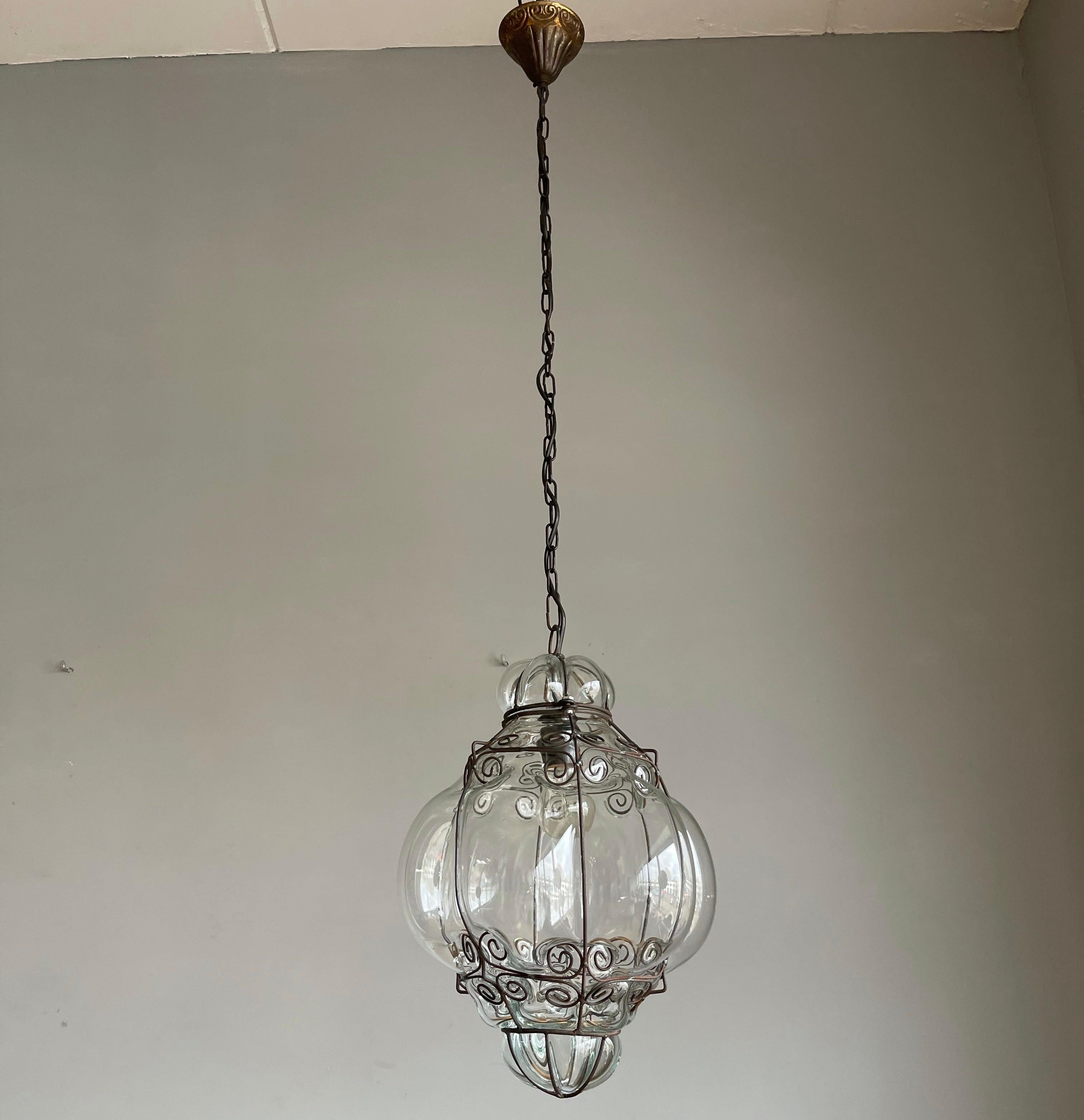 Midcentury, Italian craftsmanship pendant. 

This stylish single light pendant is beautiful in shape and the mouth blown, transparant glass is in excellent condition. It comes with chain and metal canopy and the bulb can easily be replaced by