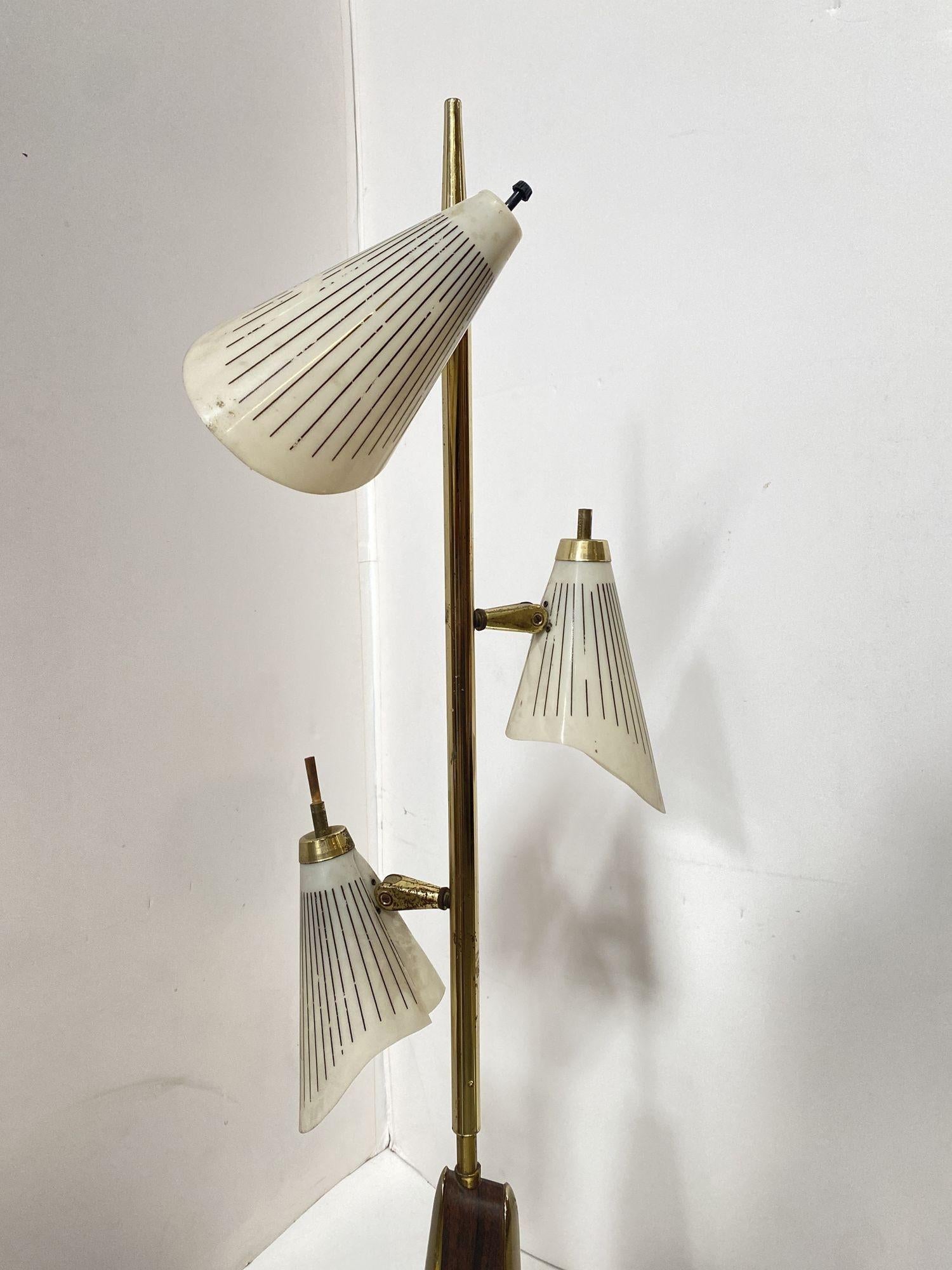 Mid Century Googie Brass & Art Pottery Floor Lamp w/ Fiberglass Shades In Excellent Condition For Sale In Van Nuys, CA