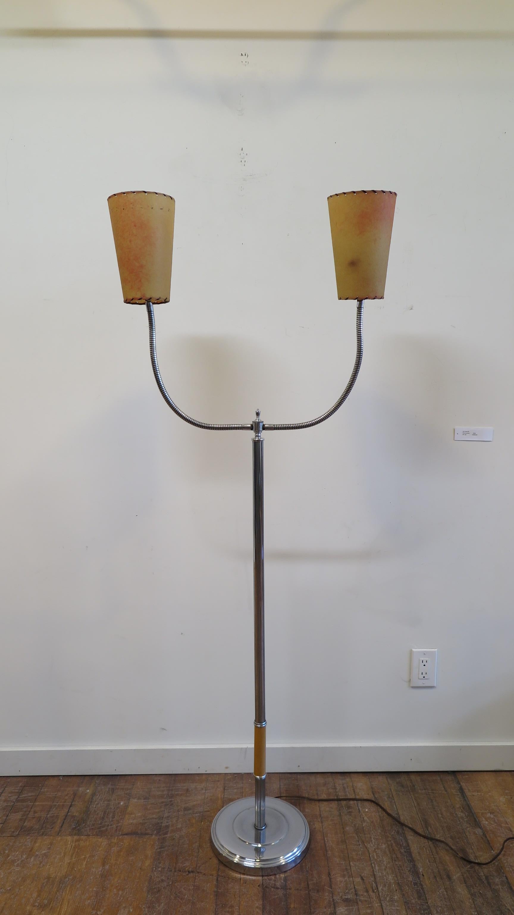 Mid-Century Modern Lampadaire col de cygne du milieu du siècle en vente