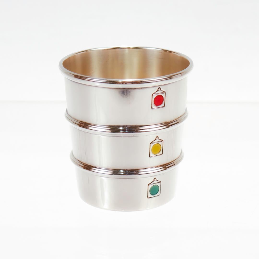 A fine Mid-Century modern silver cocktail jigger.

By Gorham.

In sterling silver.

Decorated with 3 enameled circles in the form of a Stoplight. 

Measures 1 oz., 2 1/2 oz., & 3 1/2 oz.

Simply a wonderful, whimsical cocktail