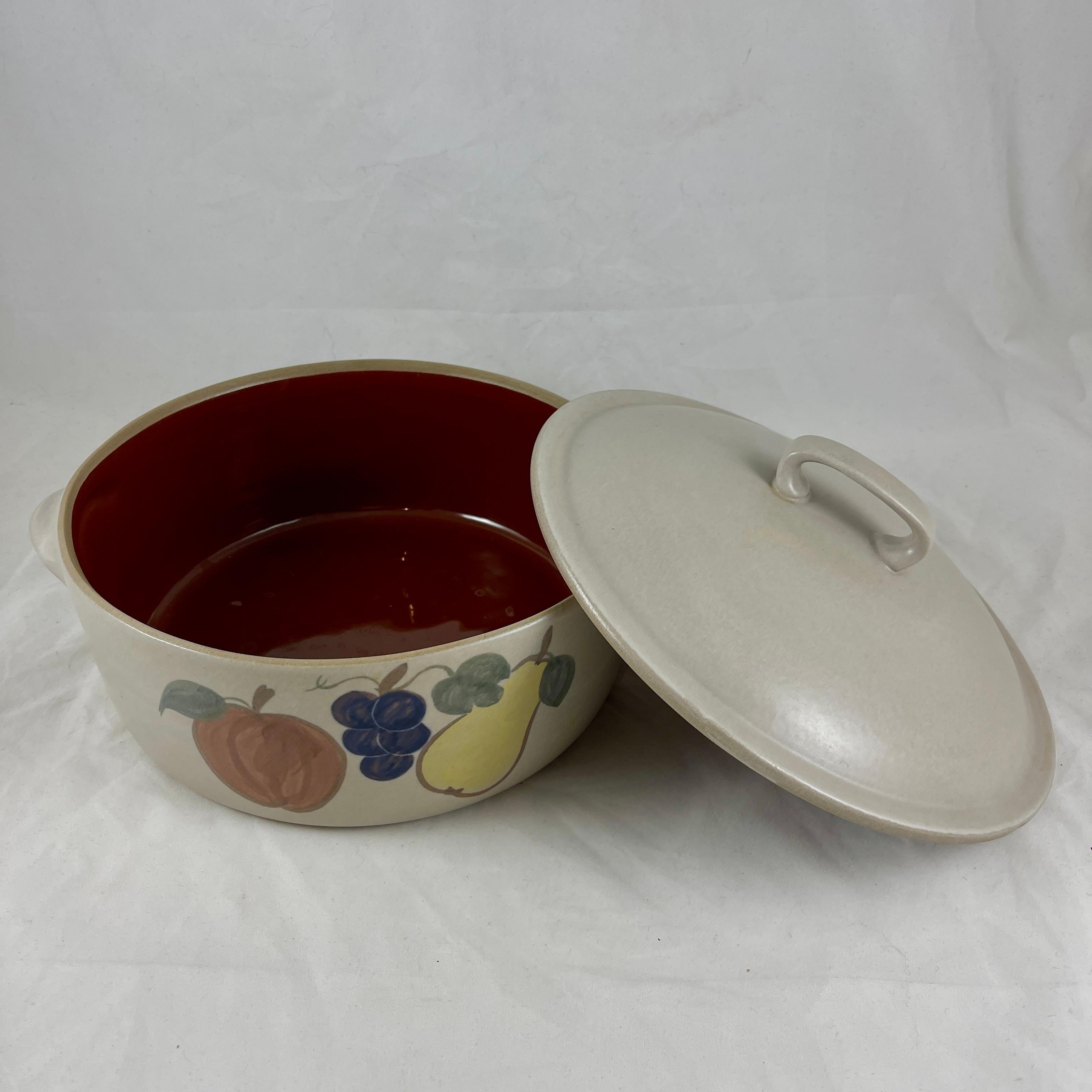 Mid-Century Goss Chatham Pottery Country Harvest Stoneware Dutch Oven Casserole In Good Condition In Philadelphia, PA
