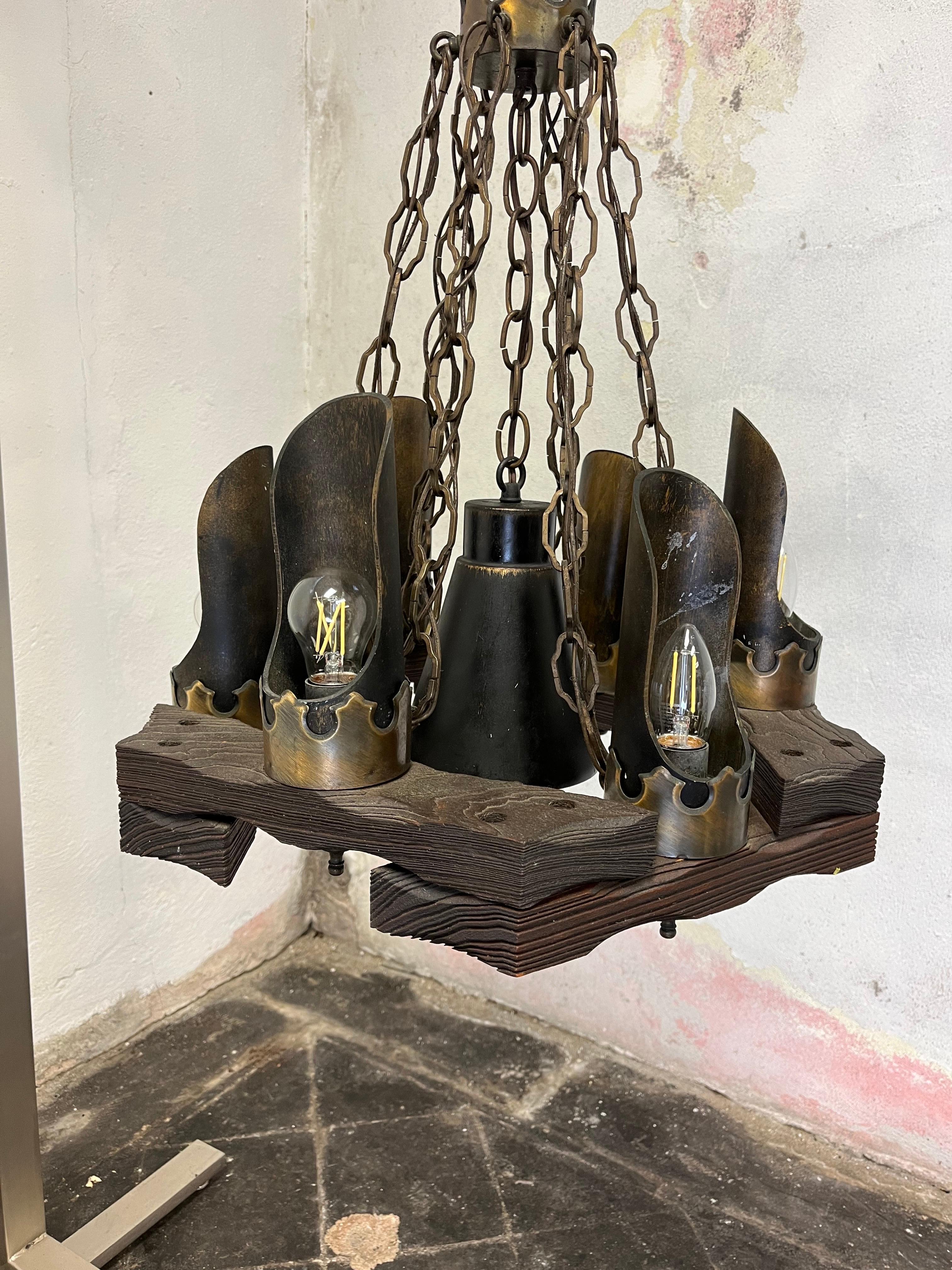 Lampadario gotico di metà secolo a sospensione esagonale in stile Witco In condizioni buone in vendita a W Allenhurst, NJ