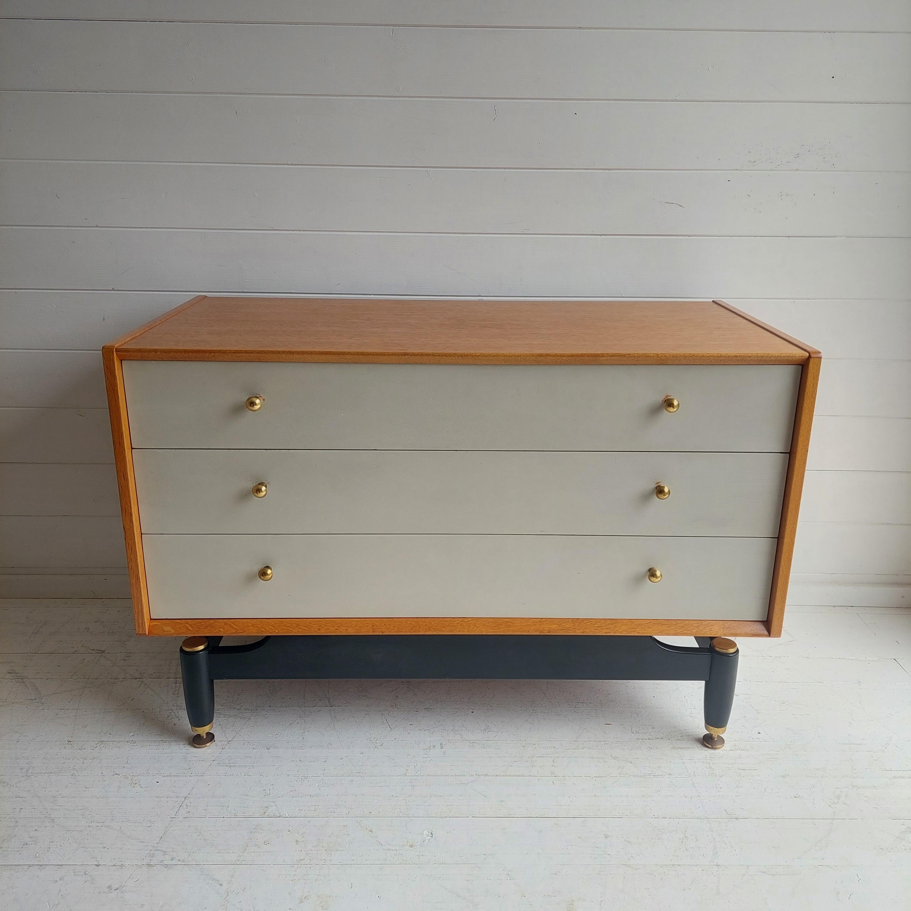 Midcentury Gplan Oak Chest of Drawers E Gomme, 1960s In Good Condition In Leamington Spa, GB