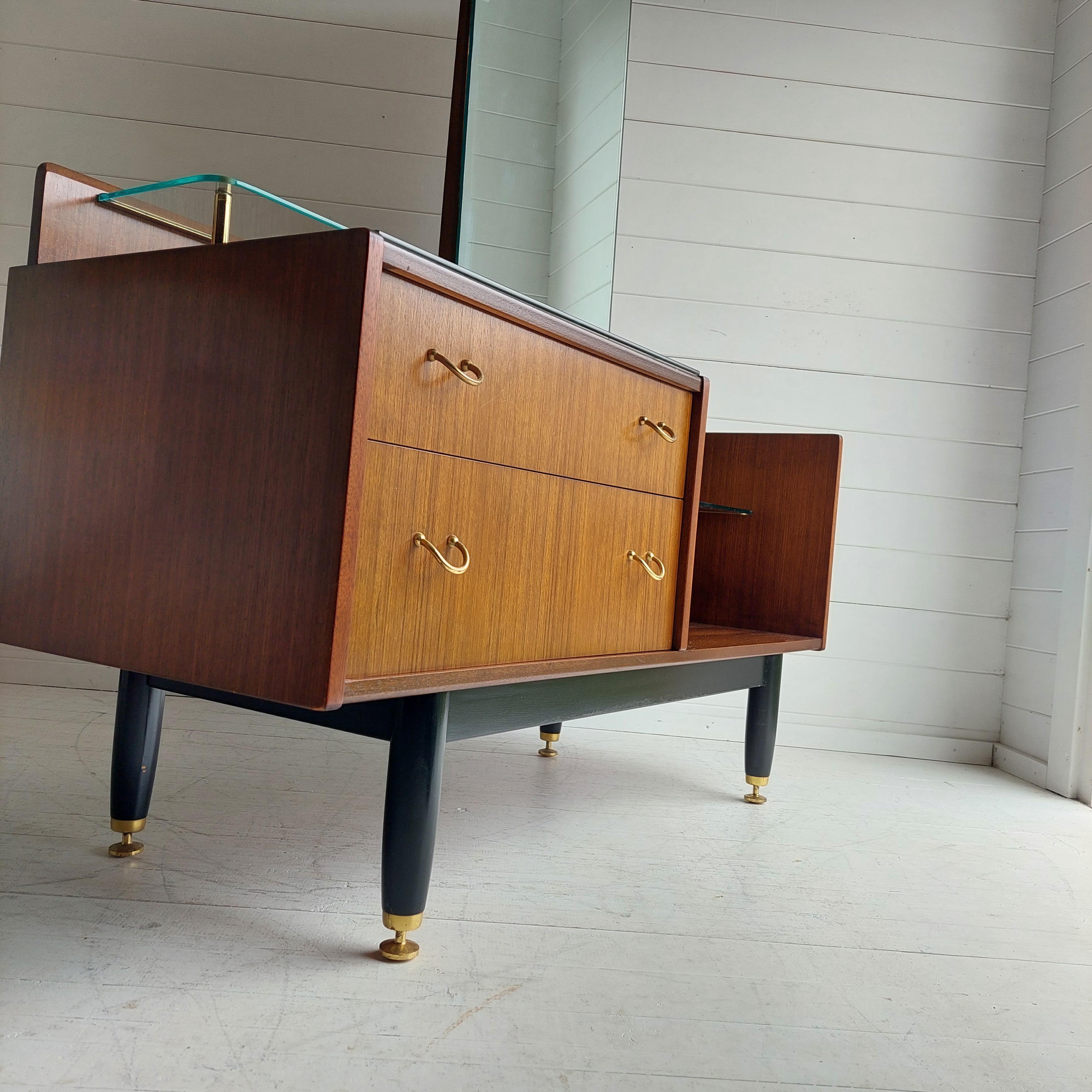 Table de toilette / meuble d'entrée Gplan Tola Librenza du milieu du siècle dernier, années 1950-1960 3