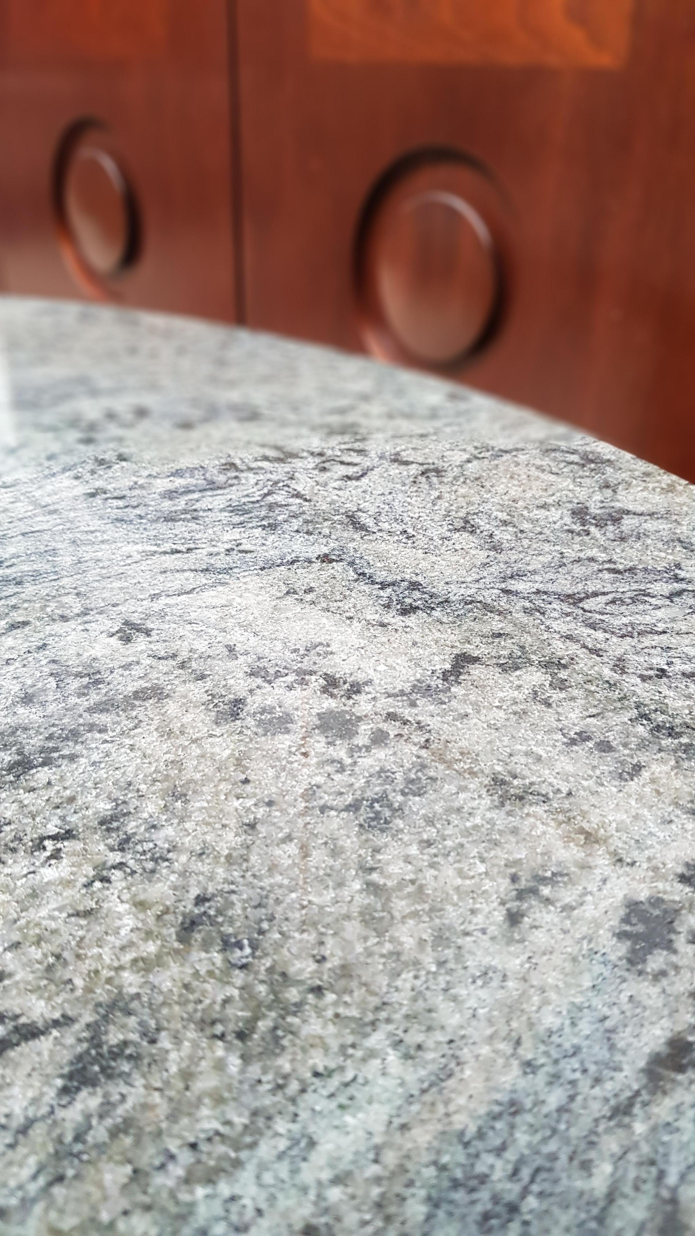 Midcentury Granite Round Dining Table, 1980s In Good Condition In Hilversum, NL