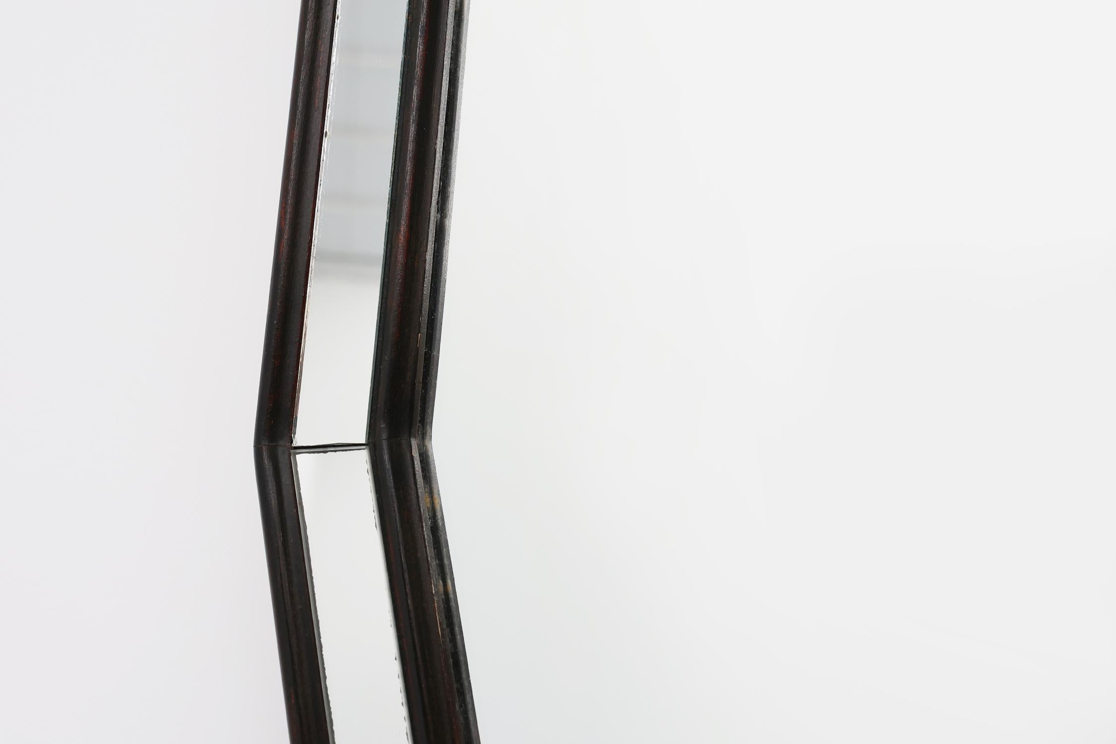 Mid-Century Modern Miroir octogonal graphique du milieu du siècle avec cadre en bois et miroir noir, 1960s en vente