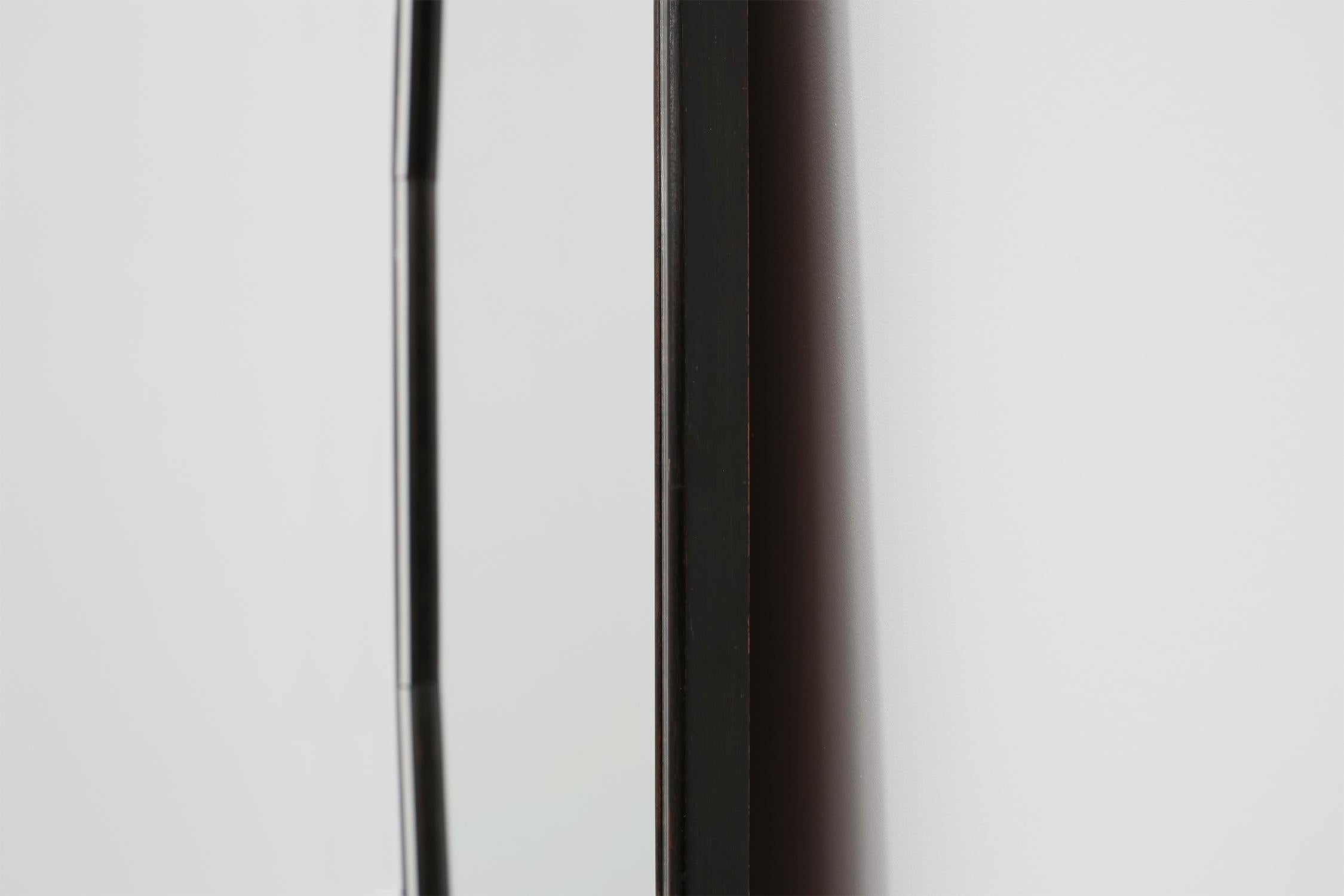 Miroir octogonal graphique du milieu du siècle avec cadre en bois et miroir noir, 1960s en vente 3