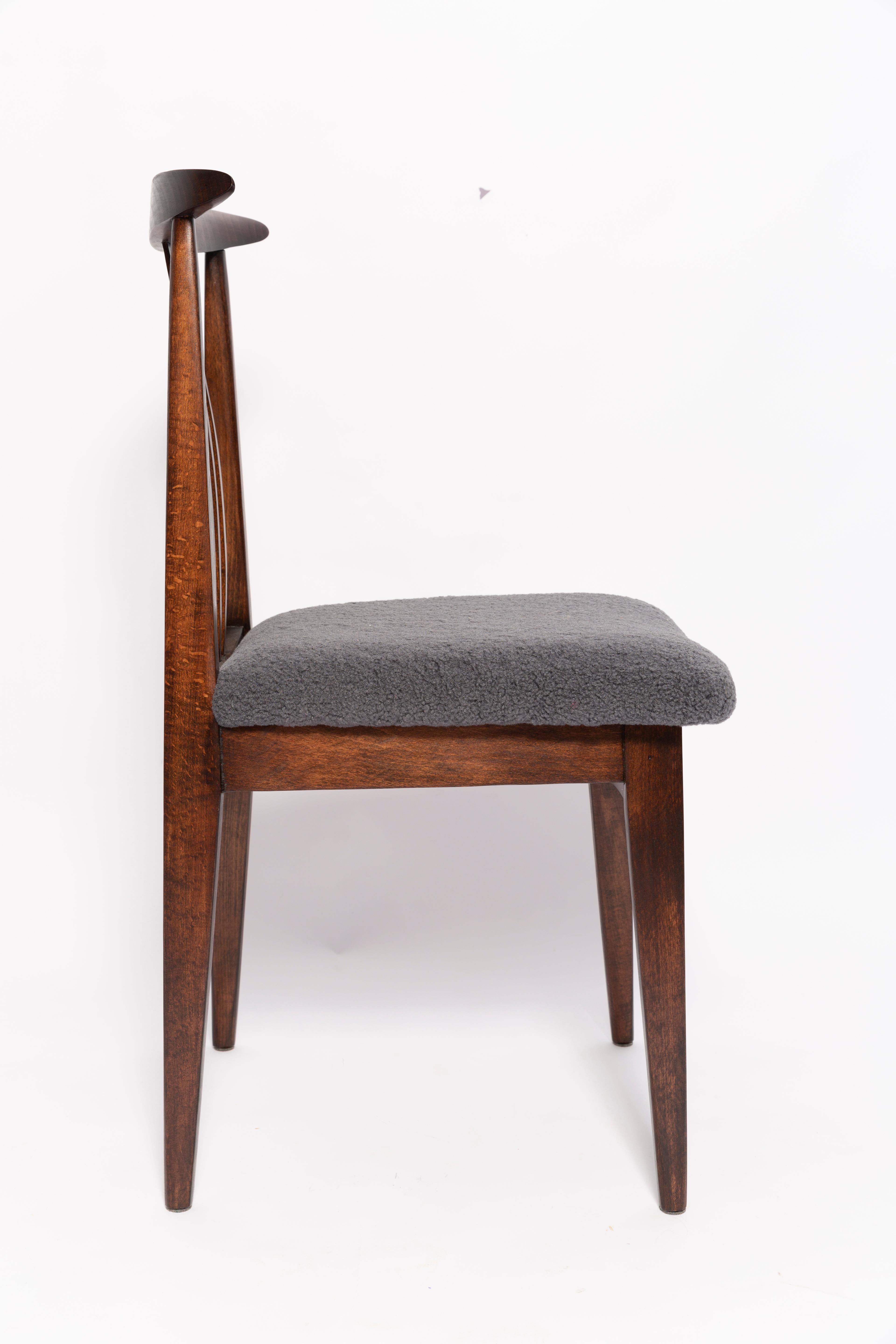 Graphitgrauer Boucle-Stuhl aus der Mitte des Jahrhunderts, Nussbaumholz, M. Zielinski, Europa 1960 (Moderne der Mitte des Jahrhunderts) im Angebot
