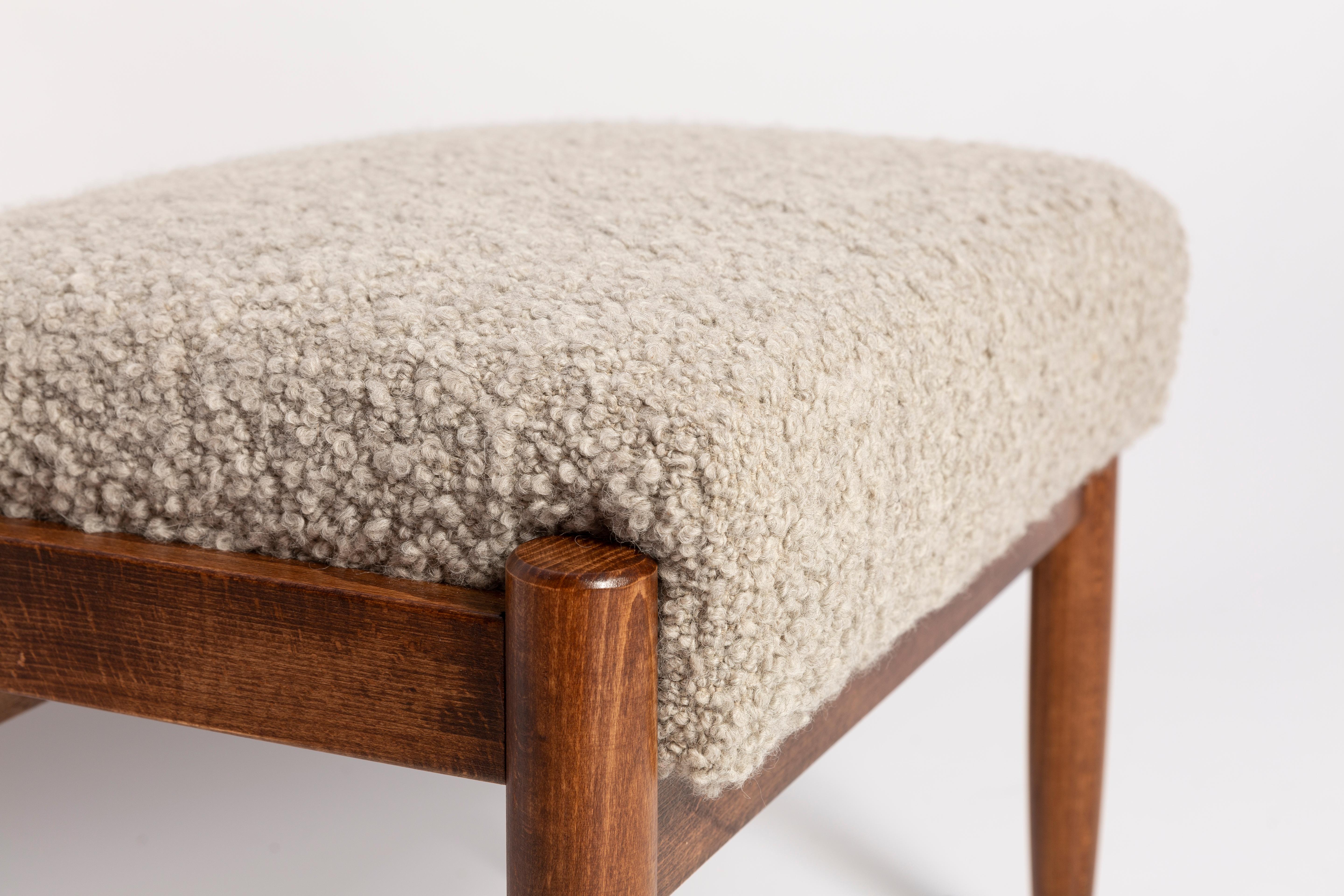 Midcentury Gray Alpaca Wool Stool, Edmund Homa, Poland, 1960s In Excellent Condition For Sale In 05-080 Hornowek, PL