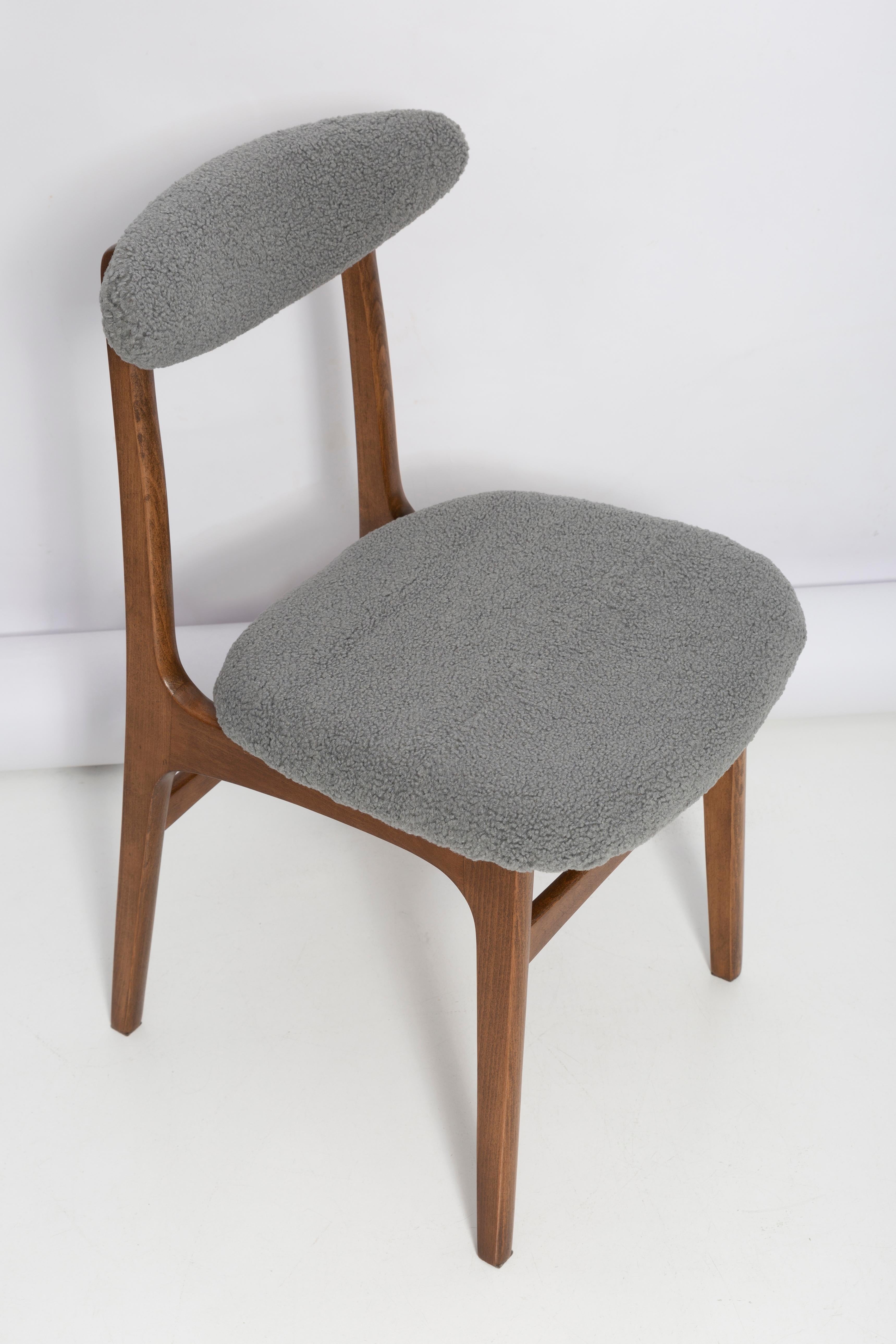 Grauer Boucle-Stuhl aus der Mitte des Jahrhunderts, entworfen von Rajmund Halas, Polen, 1960er Jahre (Moderne der Mitte des Jahrhunderts) im Angebot