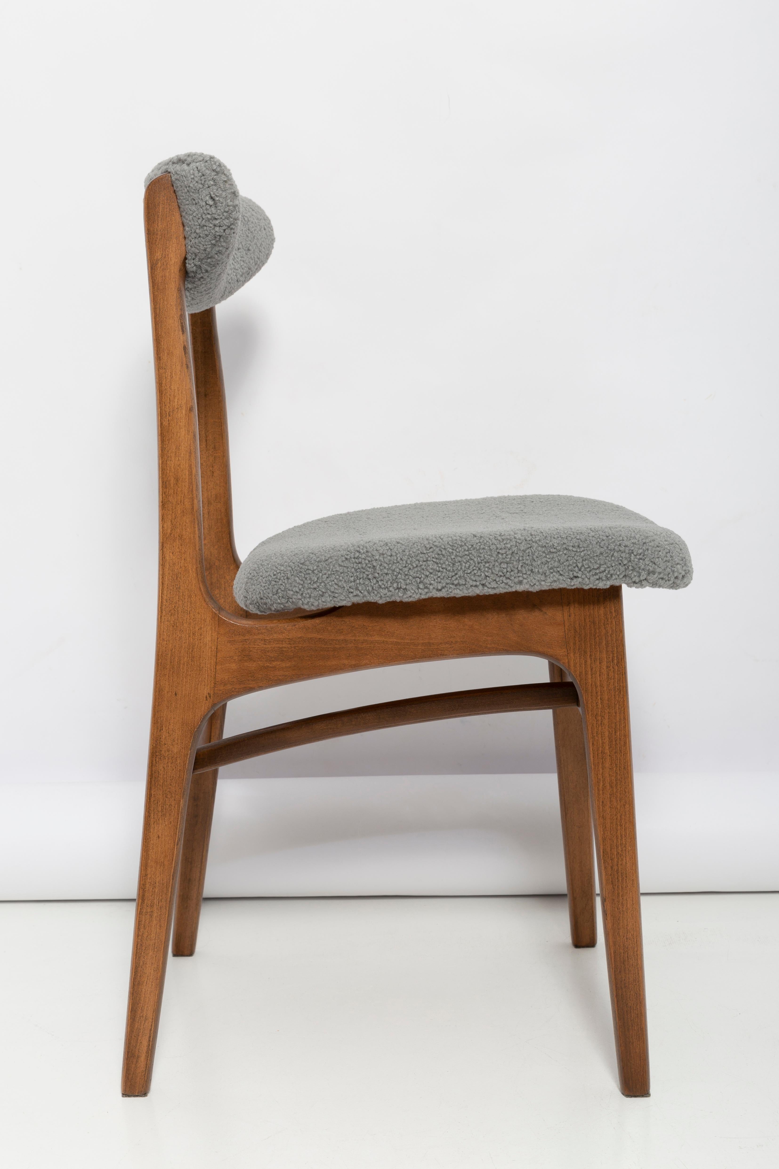 Grauer Boucle-Stuhl aus der Mitte des Jahrhunderts, entworfen von Rajmund Halas, Polen, 1960er Jahre (Handgefertigt) im Angebot