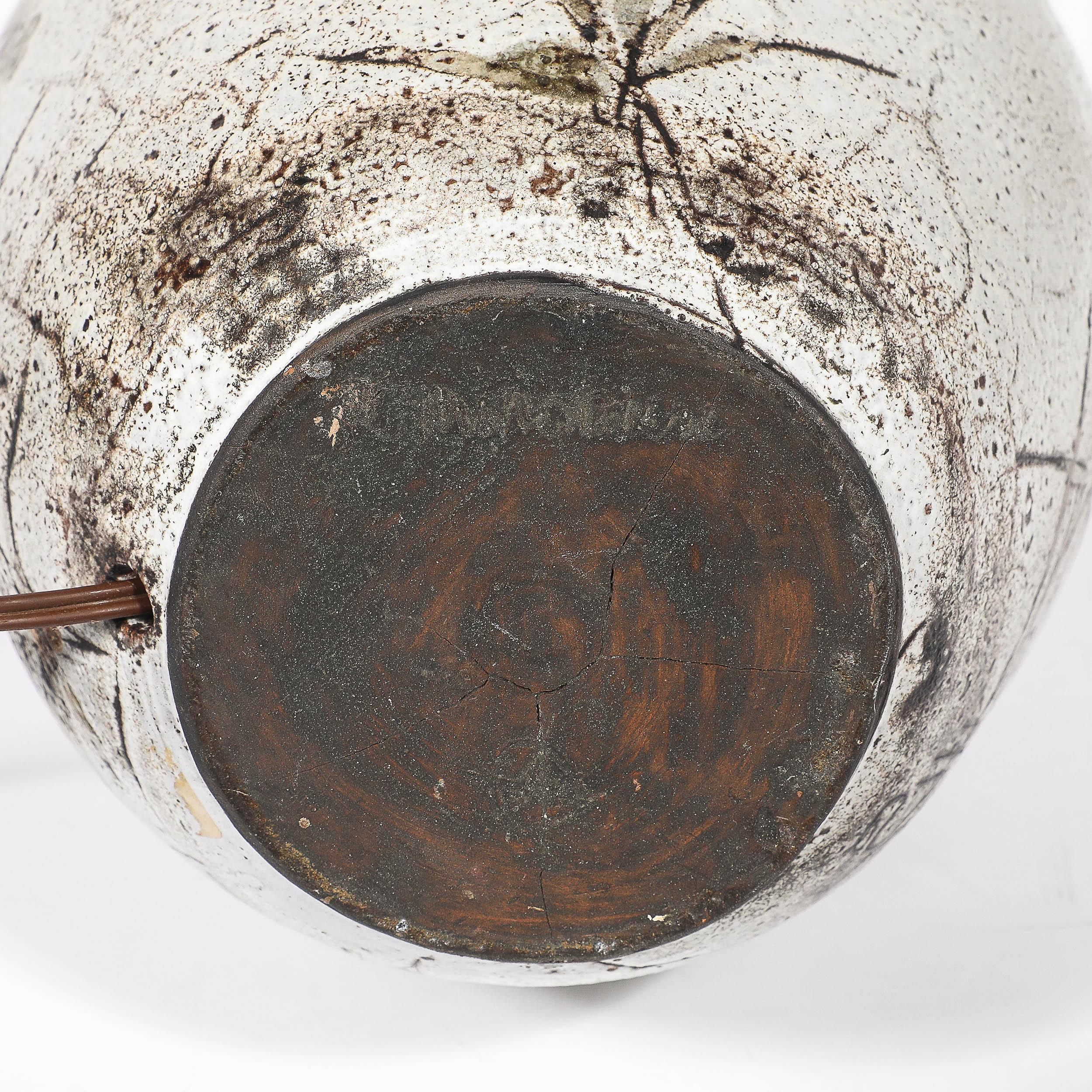 Lampe de table du milieu du siècle en céramique émaillée grise à motifs floraux par Paul Quéré en vente 6