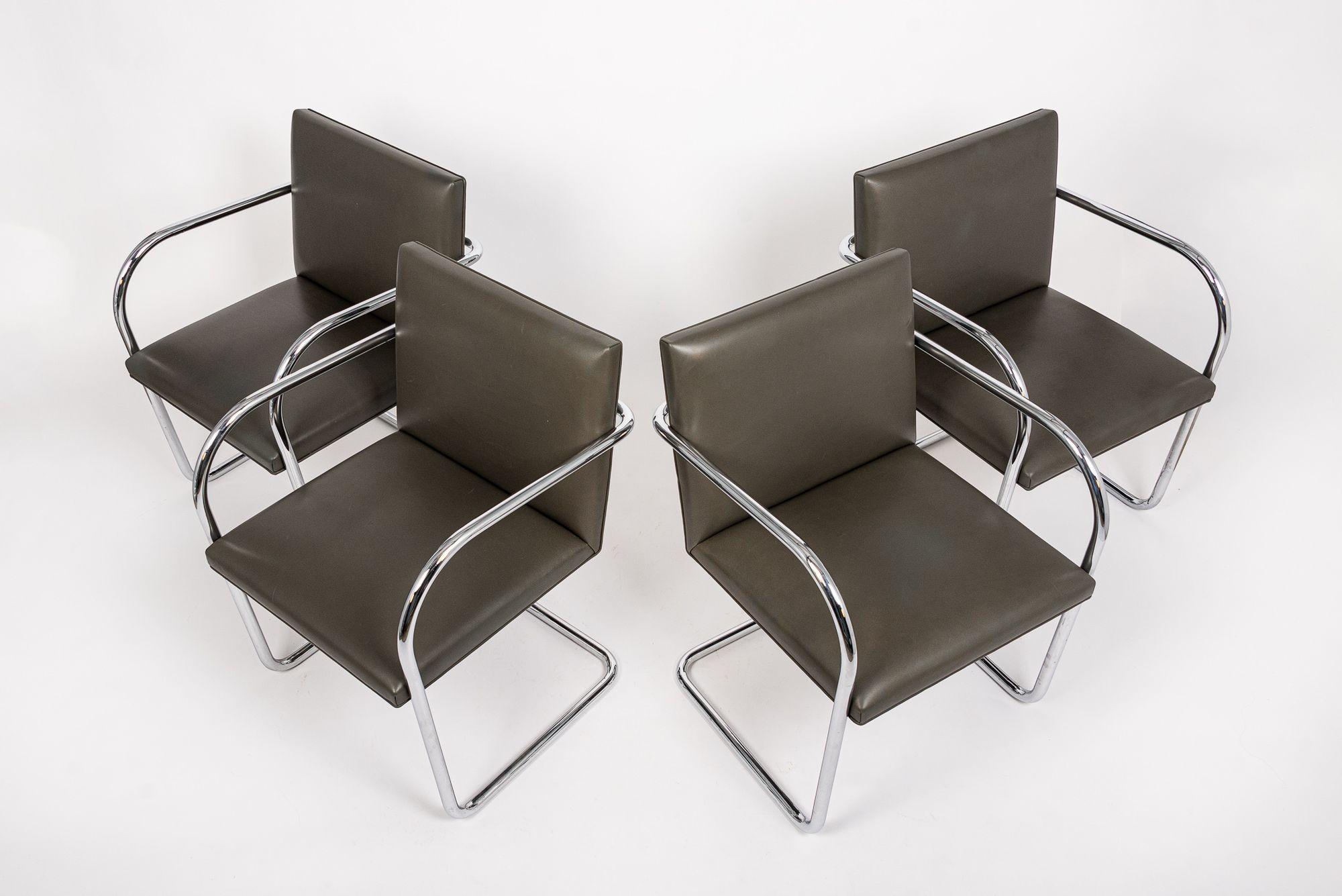 Mid Century Gray Leather Brno Chairs by Mies van der Rohe for Knoll In Good Condition For Sale In Detroit, MI