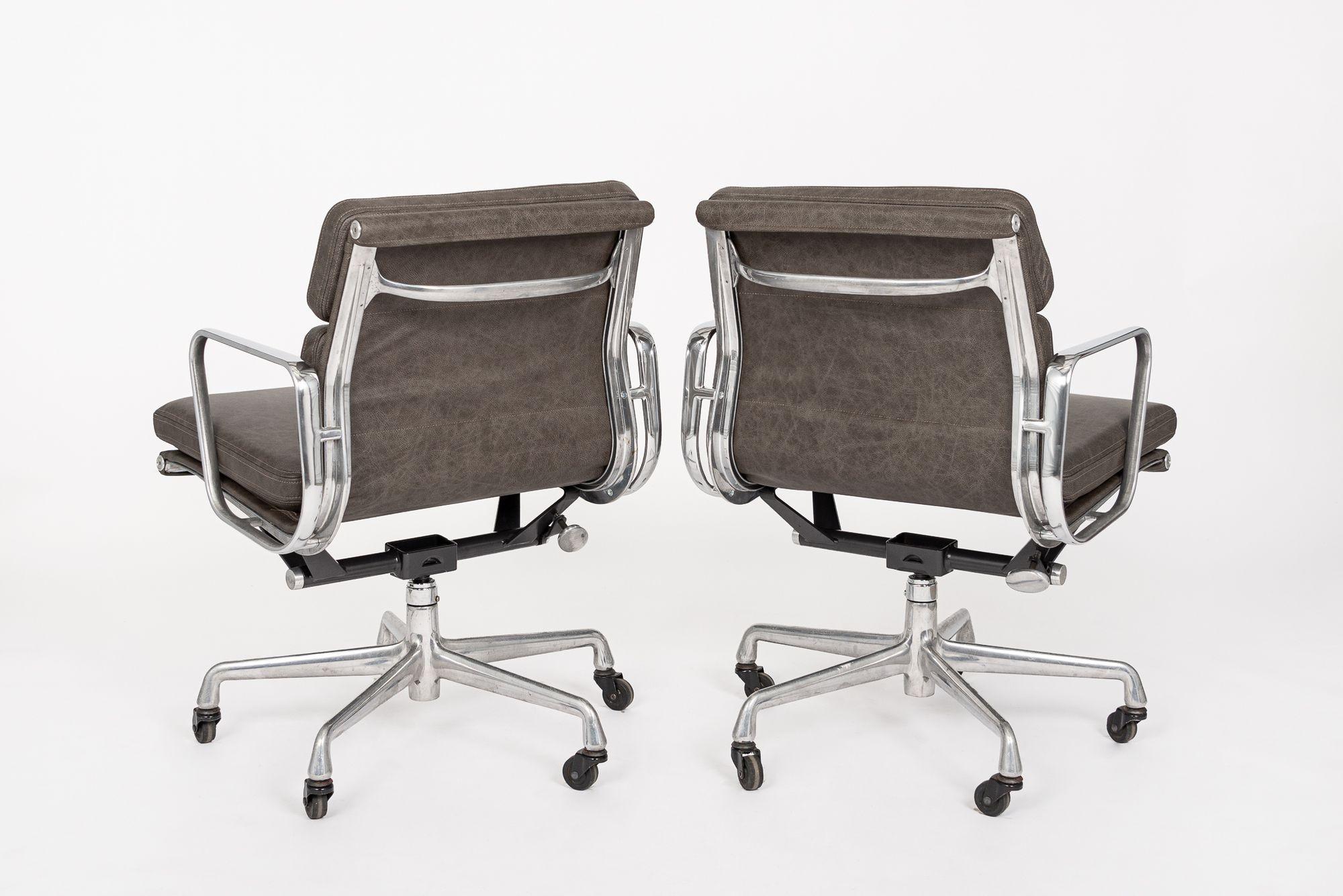 2000s Eames Herman Miller Gray Leather Office Chairs Aluminum Group For Sale 5