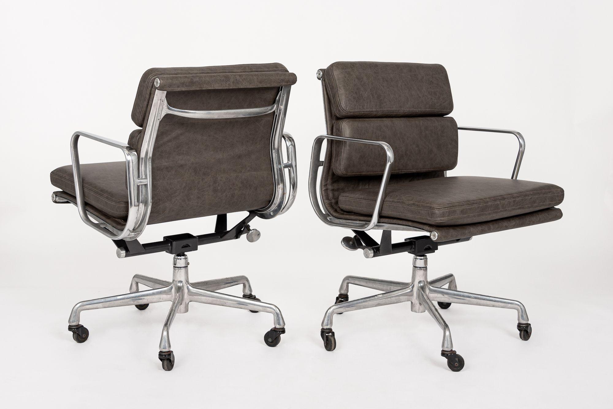 2000s Eames Herman Miller Gray Leather Office Chairs Aluminum Group For Sale 6