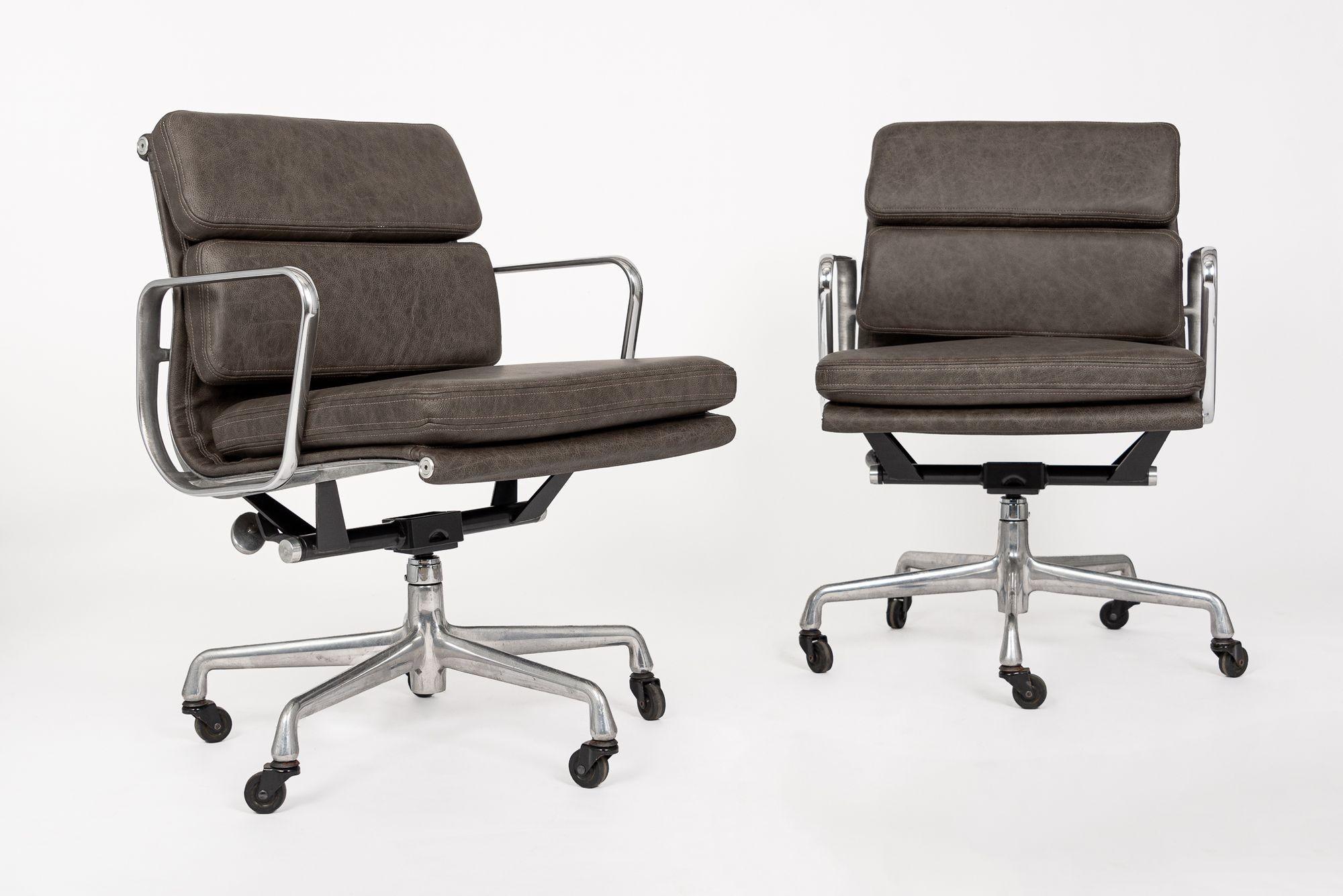 These original Eames for Herman Miller Soft Pad Management Height textured gray leather desk chairs from the Aluminum Group Collection were manufactured in the 2000s. This classic mid century modern office chair was first introduced in 1969 by