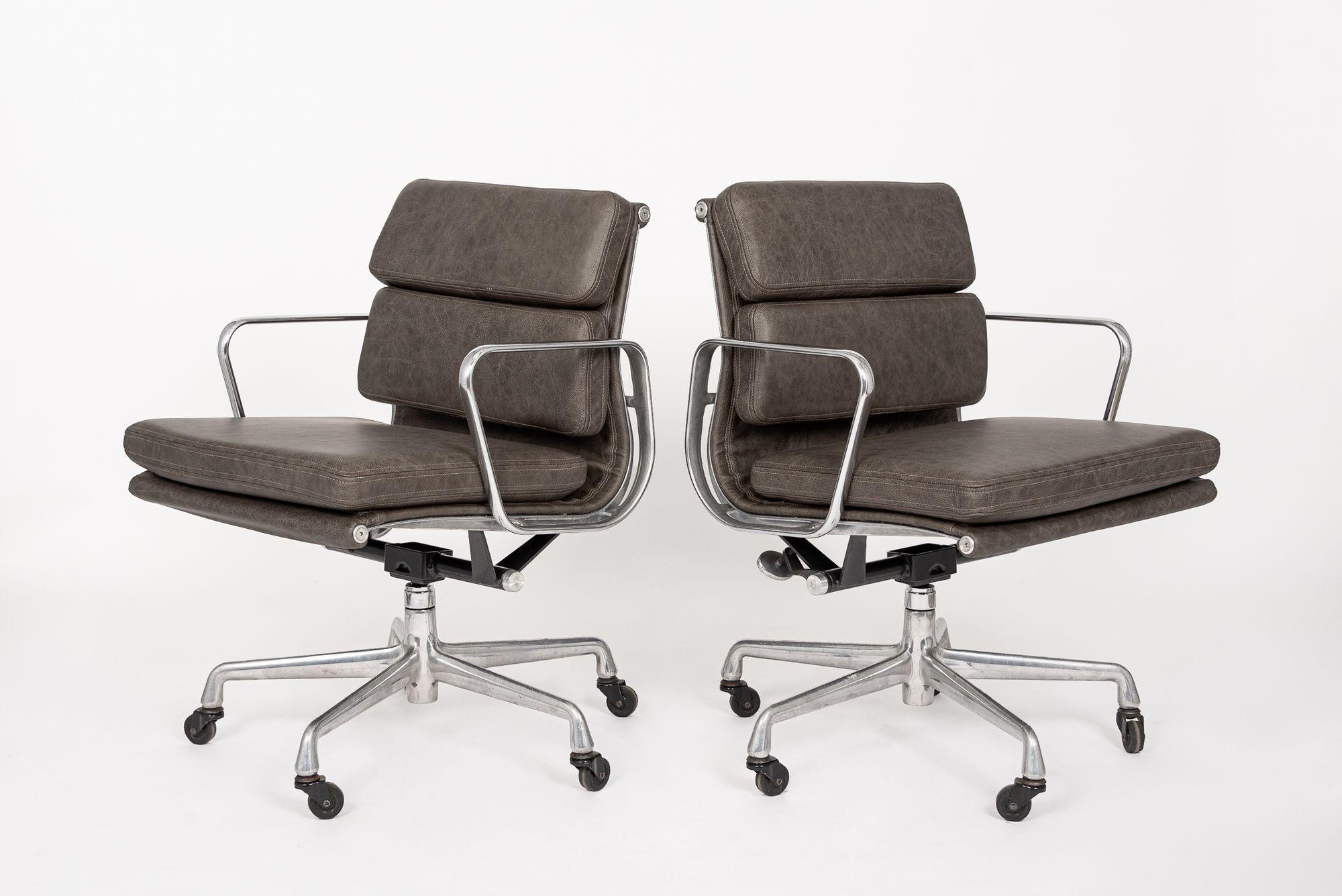 American 2000s Eames Herman Miller Gray Leather Office Chairs Aluminum Group For Sale