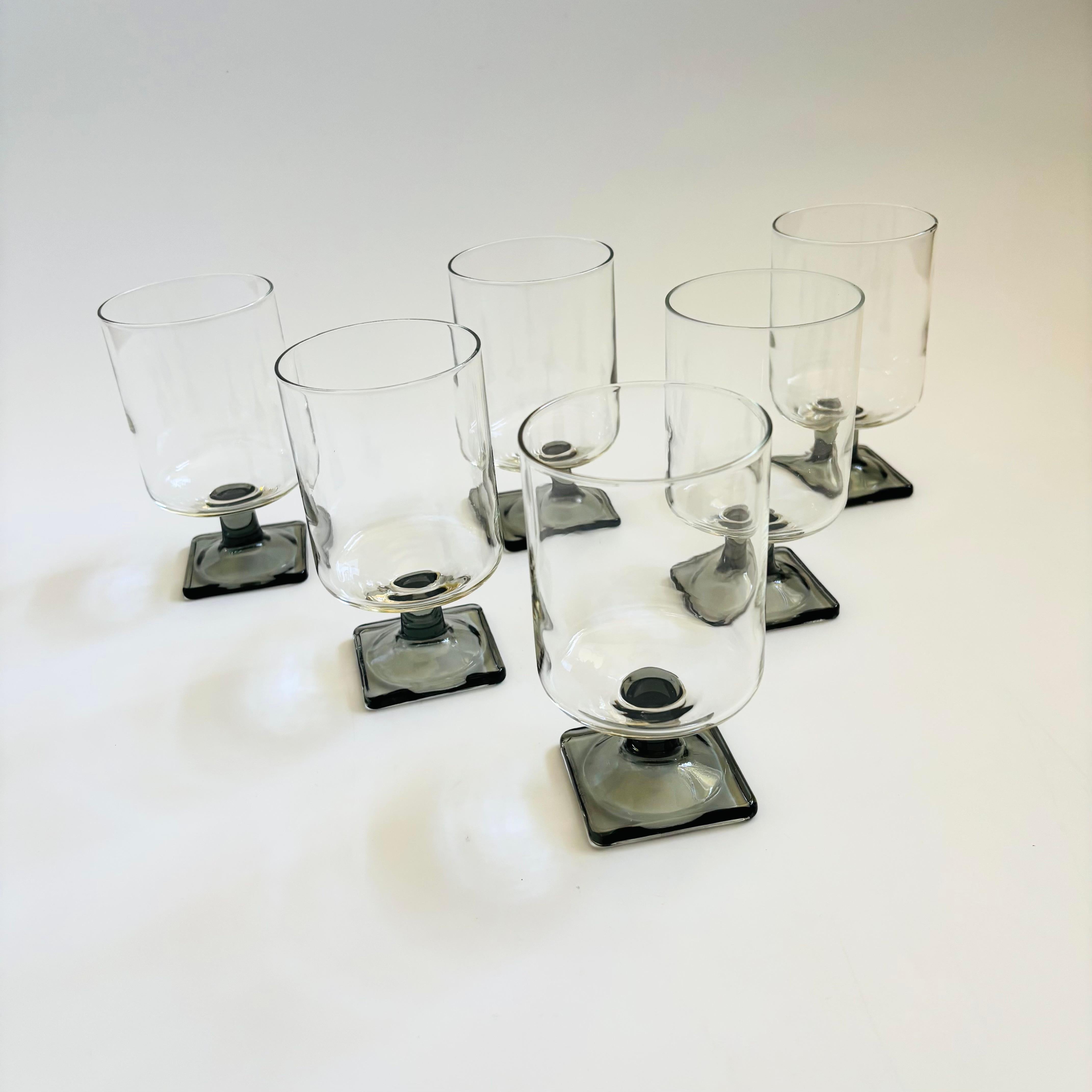 A set of 6 Mid Century cocktail glasses. Clear cylindrical tops contrast nicely with the gray square bases. Made in the Nordic Midnight pattern by Federal Glass. Perfect for wine, cocktails, or as water glasses.

