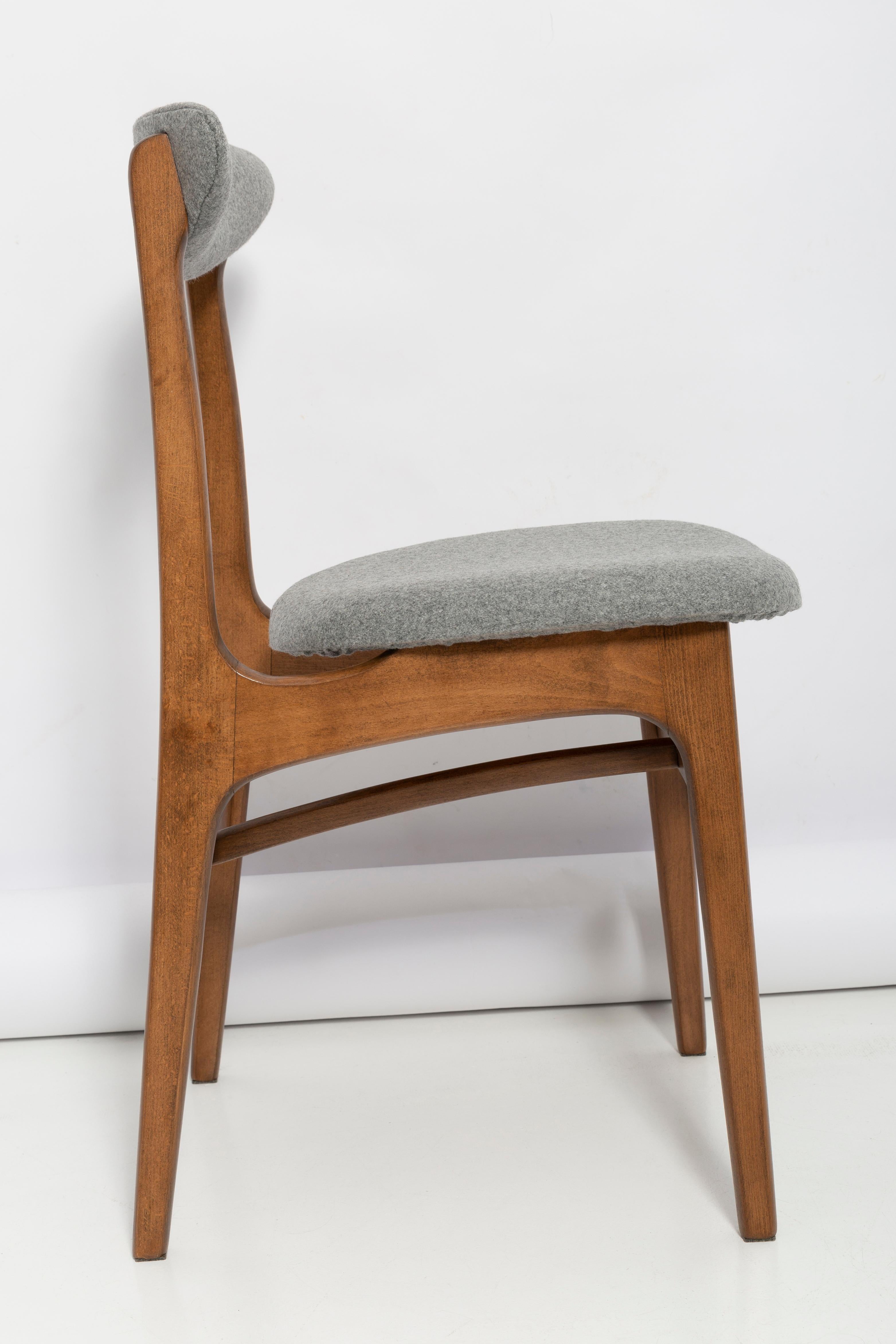 Mid Century Gray Wool Chair Designed by Rajmund Halas, Poland, 1960s In Excellent Condition For Sale In 05-080 Hornowek, PL