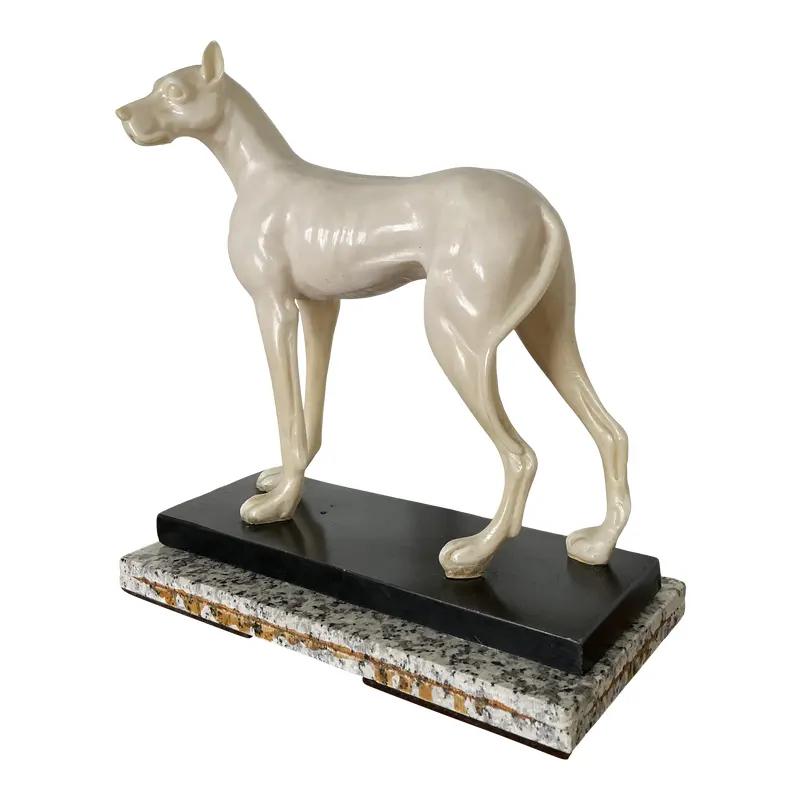 Mid Century Deutsche Dogge Harz Skulptur im Angebot 3