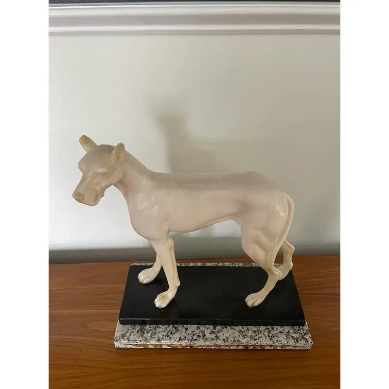 Mid Century Deutsche Dogge Harz Skulptur im Zustand „Gut“ im Angebot in W Allenhurst, NJ