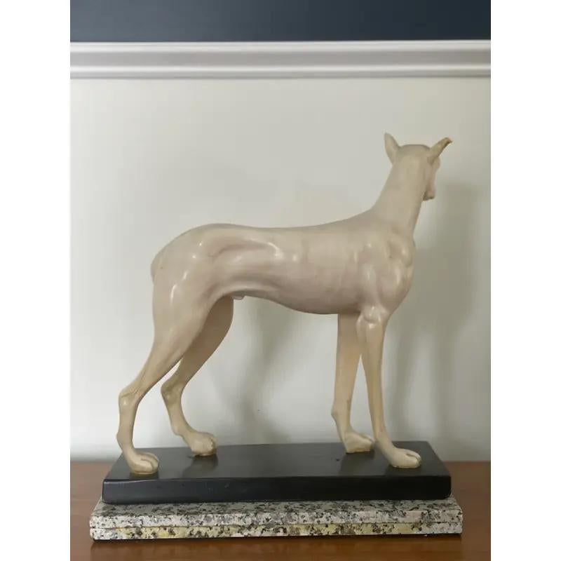 Mid Century Deutsche Dogge Harz Skulptur im Angebot 2