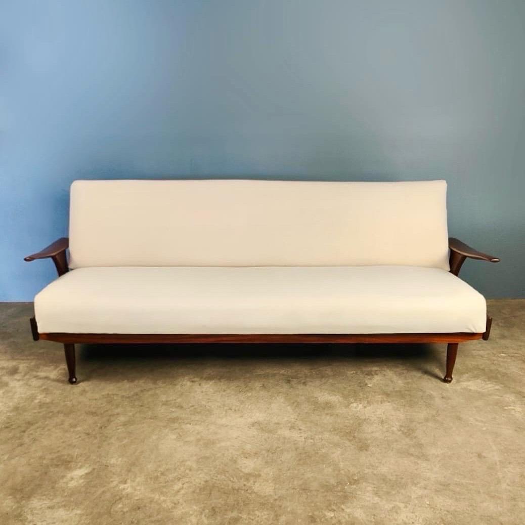 New Stock ✅

Mid Century Greaves & Thomas Rare Floating Rocket Designs Arms Sofa Bed

From Greaves and Thomas, featuring the rare and scarcely seen floating rocket design arm rest sofa bed, which have been newly reupholstered in a soft and lush off