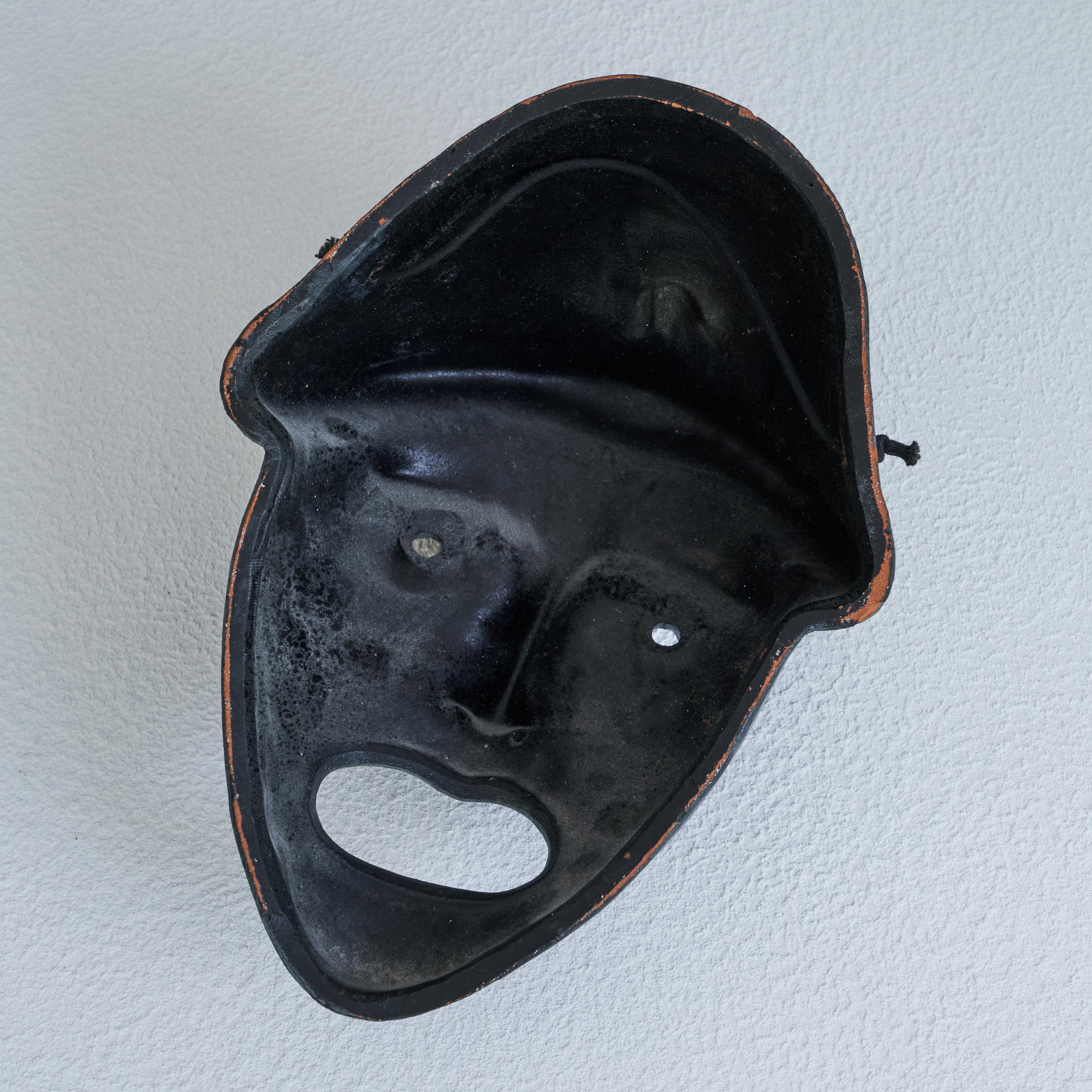 Griechische dekorative Maske aus der Mitte des Jahrhunderts im Angebot 3
