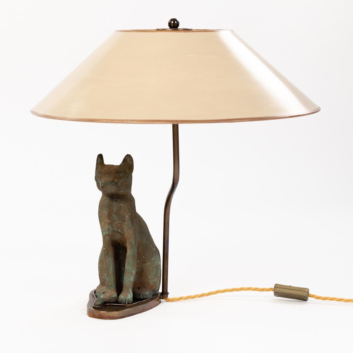 Mid-Century Greek Green Bastet Cat God Table Lamp Cast Iron Patinated 1940s In Good Condition For Sale In Salzburg, AT