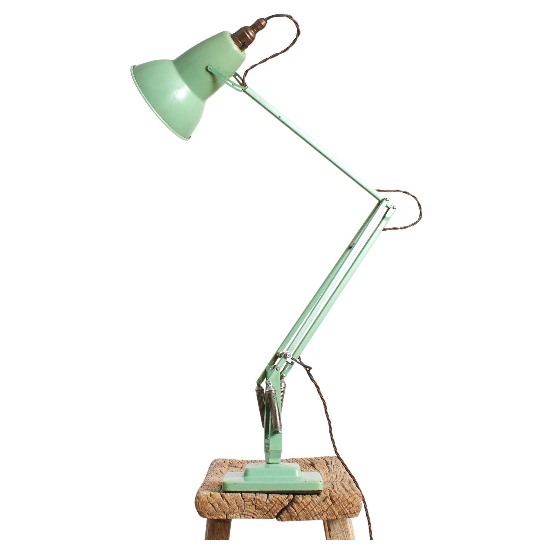 Why is the Anglepoise lamp iconic?