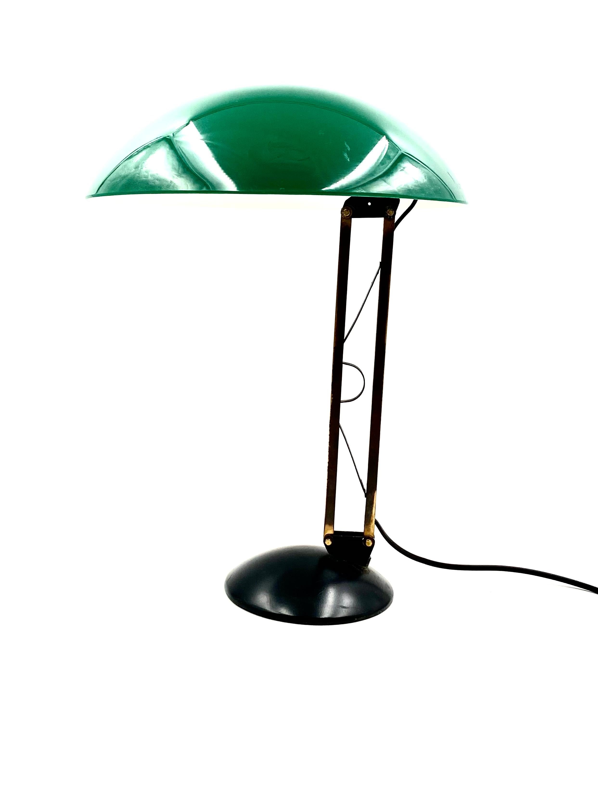 Lampe de table verte et laiton du milieu du siècle, Italie années 1960 en vente 4