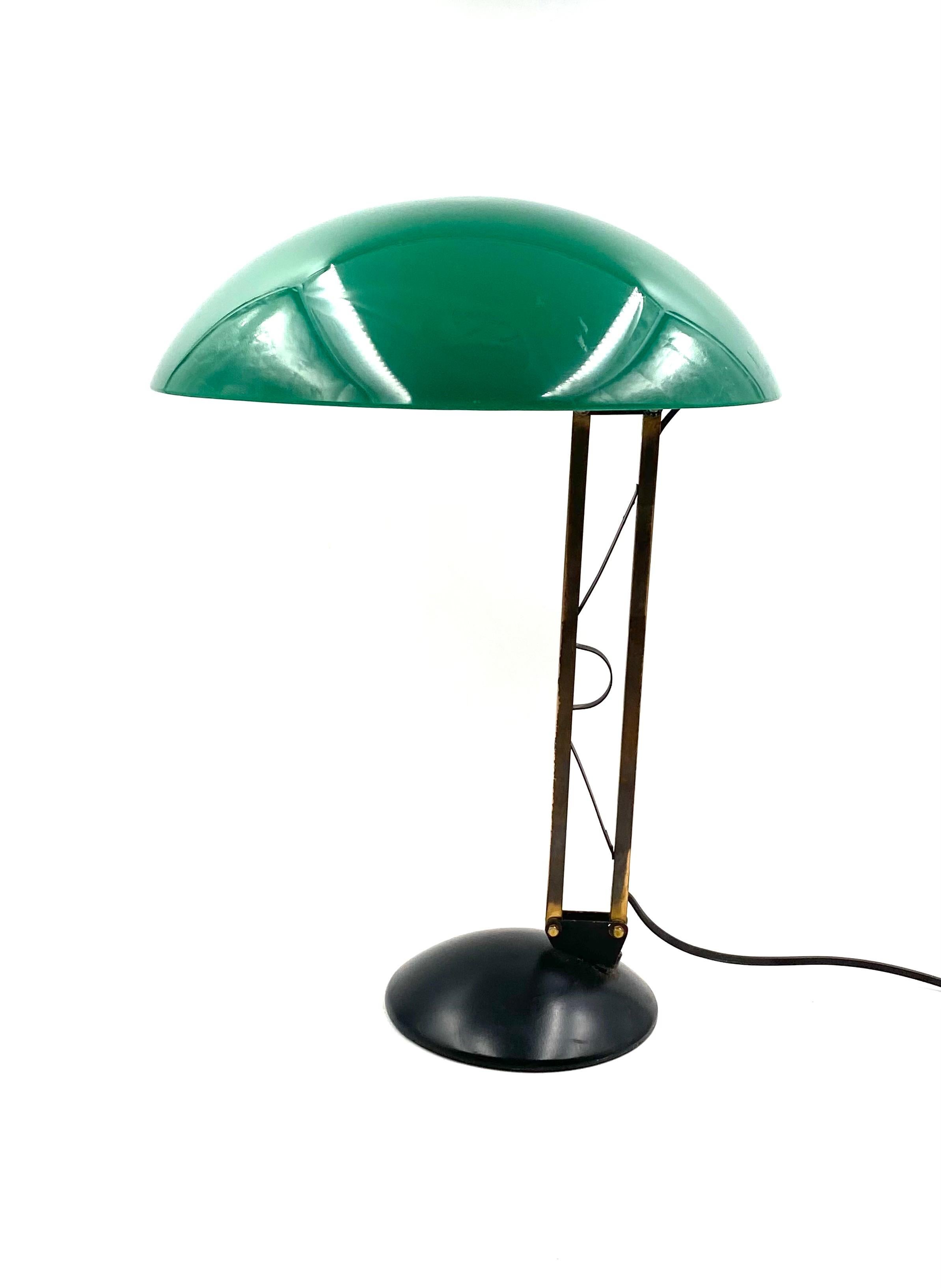 Lampe de table verte et laiton du milieu du siècle, Italie années 1960 en vente 5