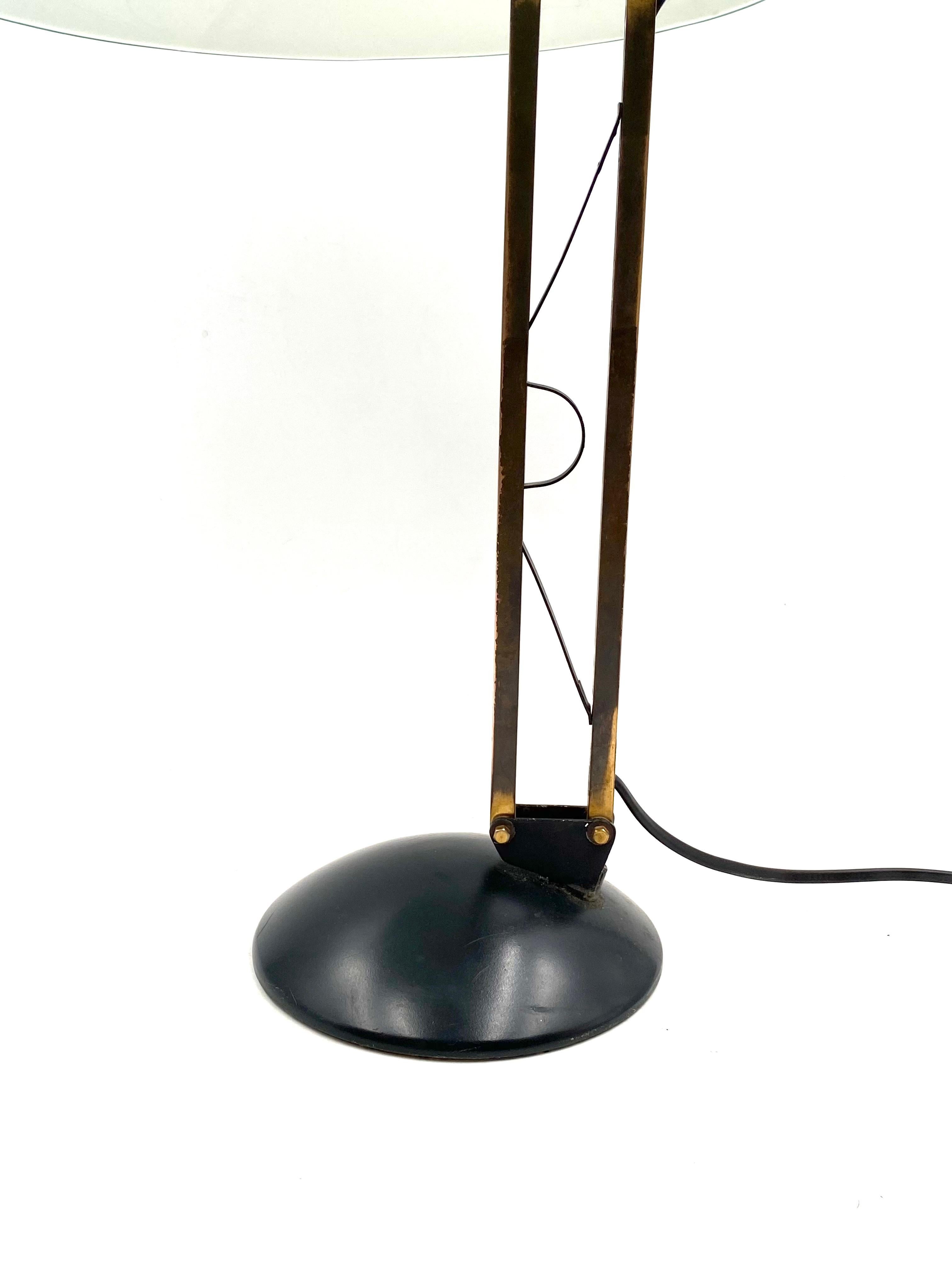 Mid-century green and brass table lamp, Italy 1960s For Sale 8