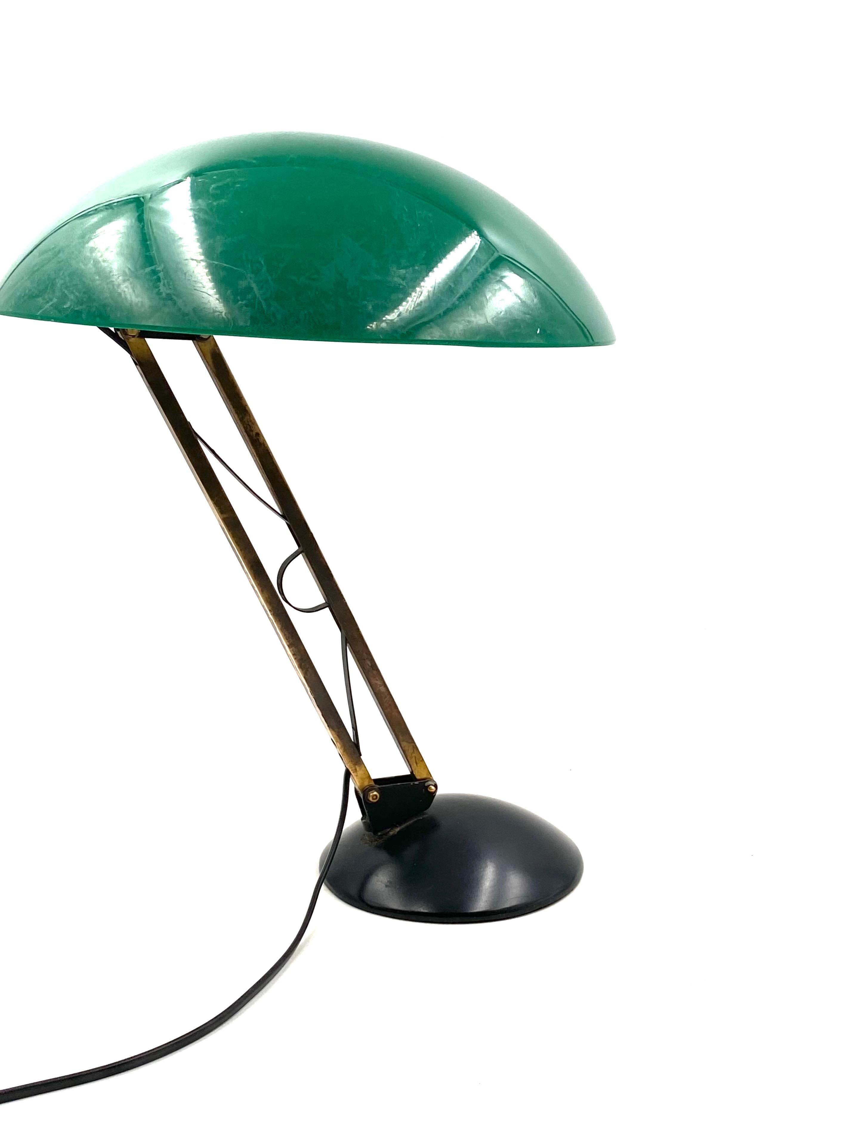 Lampe de table verte et laiton du milieu du siècle, Italie années 1960 en vente 11