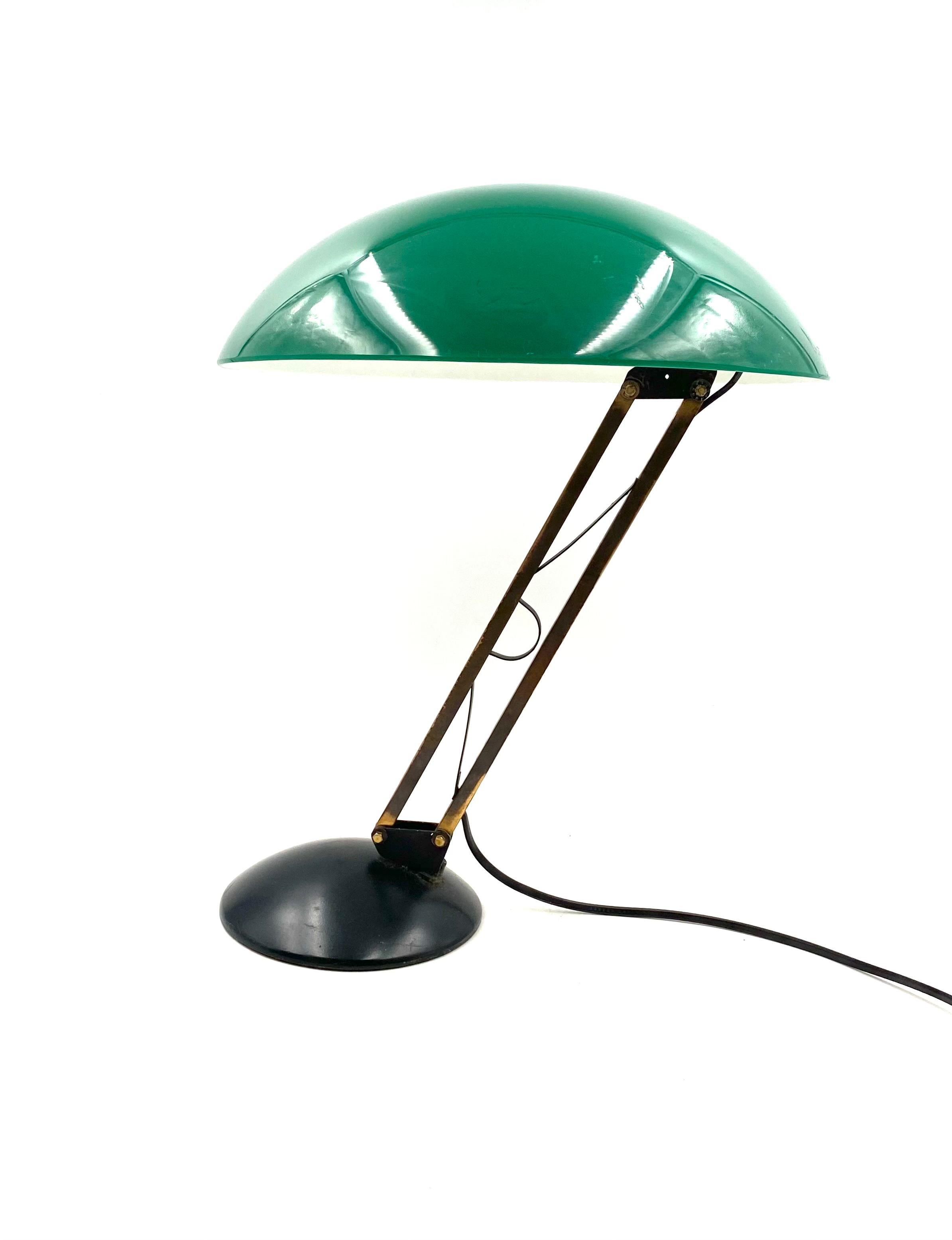 Lampe de table verte et laiton du milieu du siècle, Italie années 1960 en vente 2