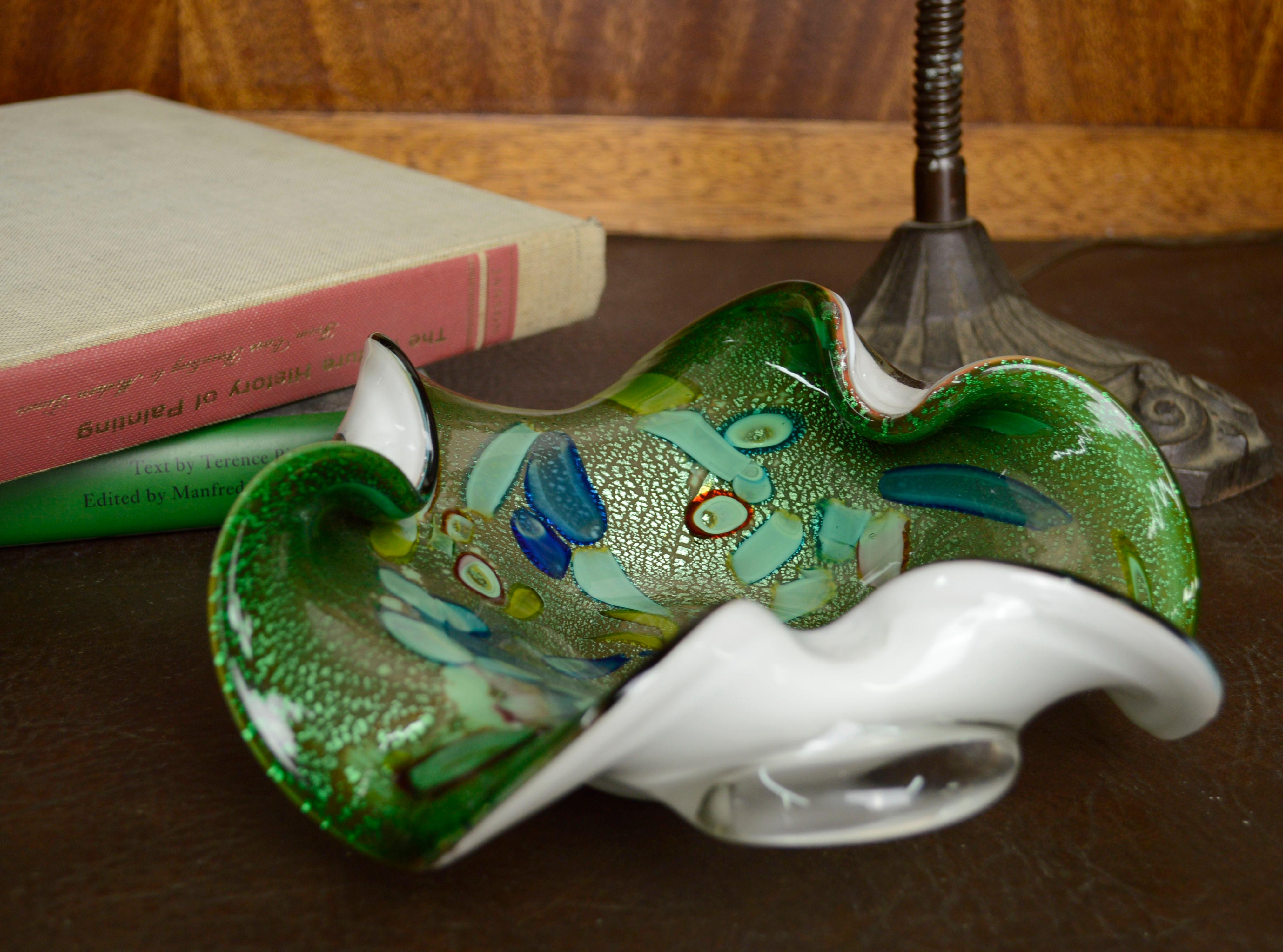 Mid Century Green and Cyan Flecked Avventurina Murrina Murano Glass Ruffled Bowl For Sale 1