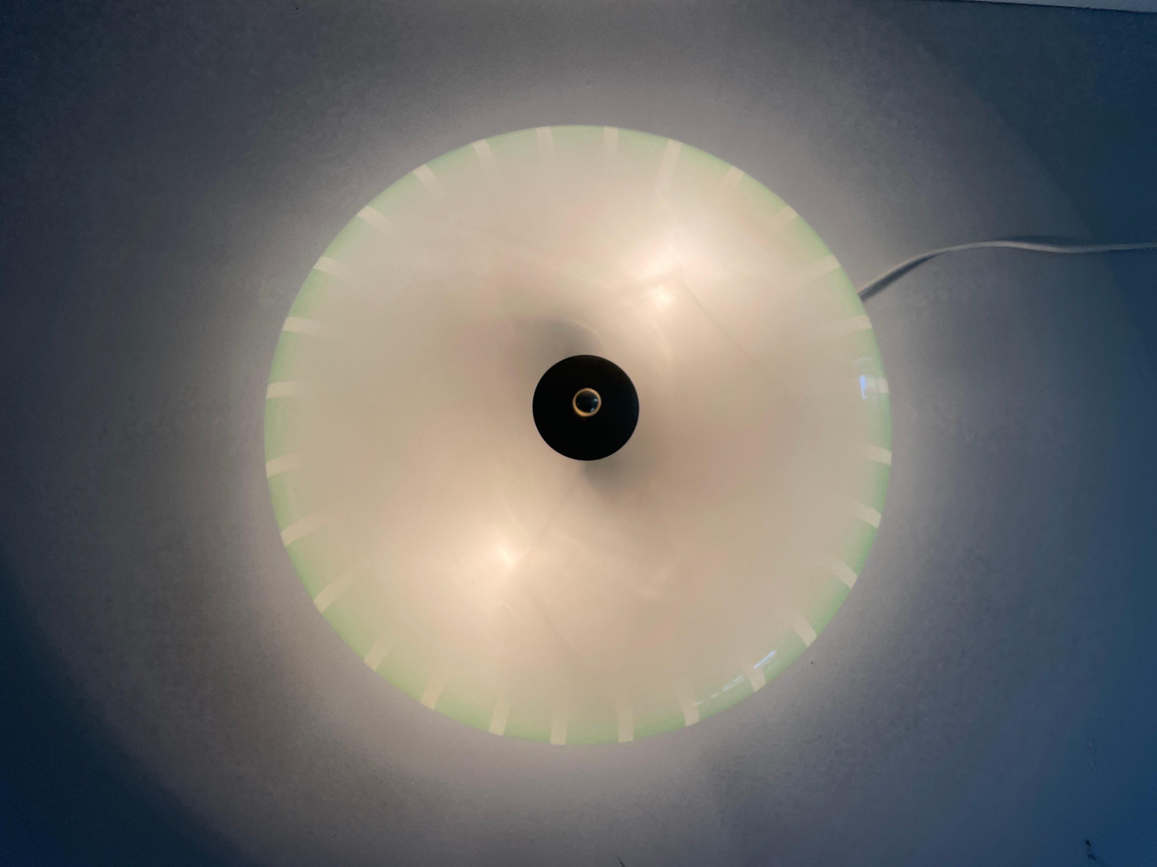 Plafón de cristal verde y blanco de mediados de siglo, años 50, Alemania en venta 6