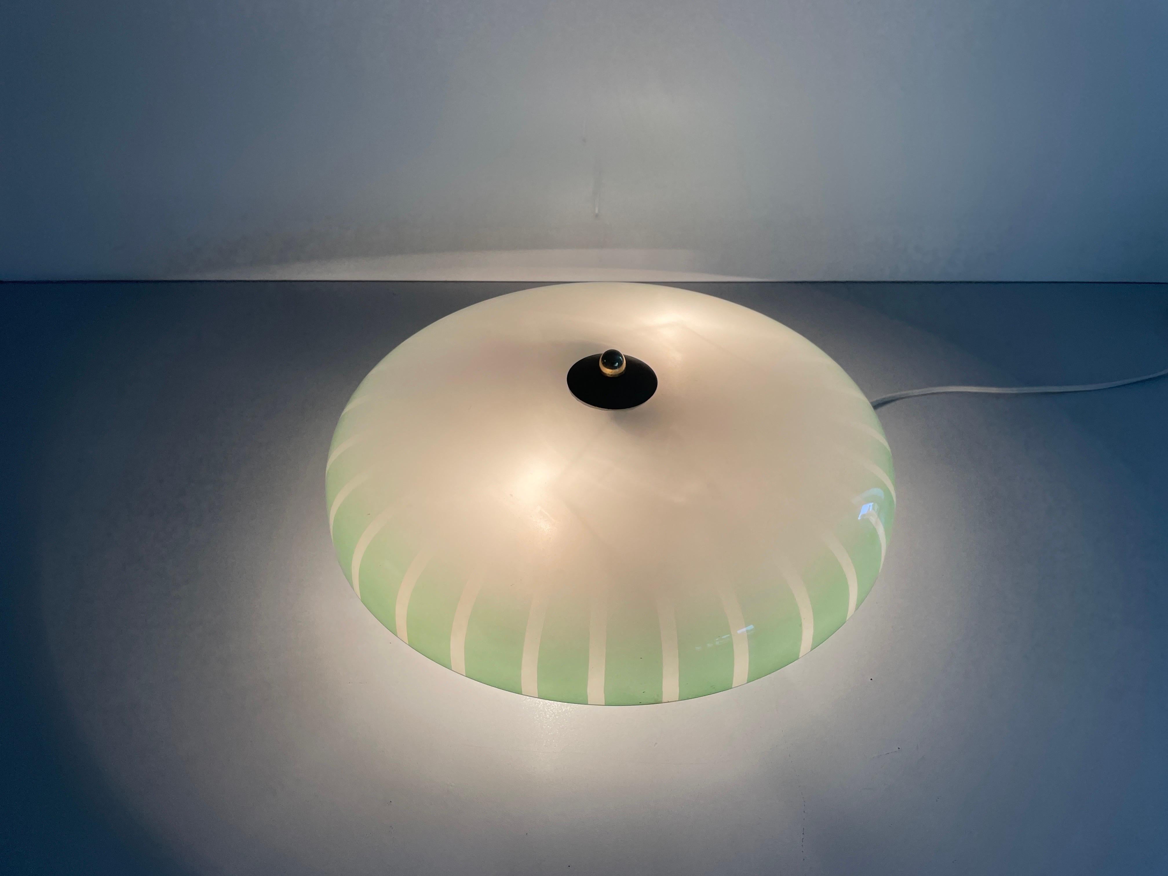 Plafón de cristal verde y blanco de mediados de siglo, años 50, Alemania en venta 9