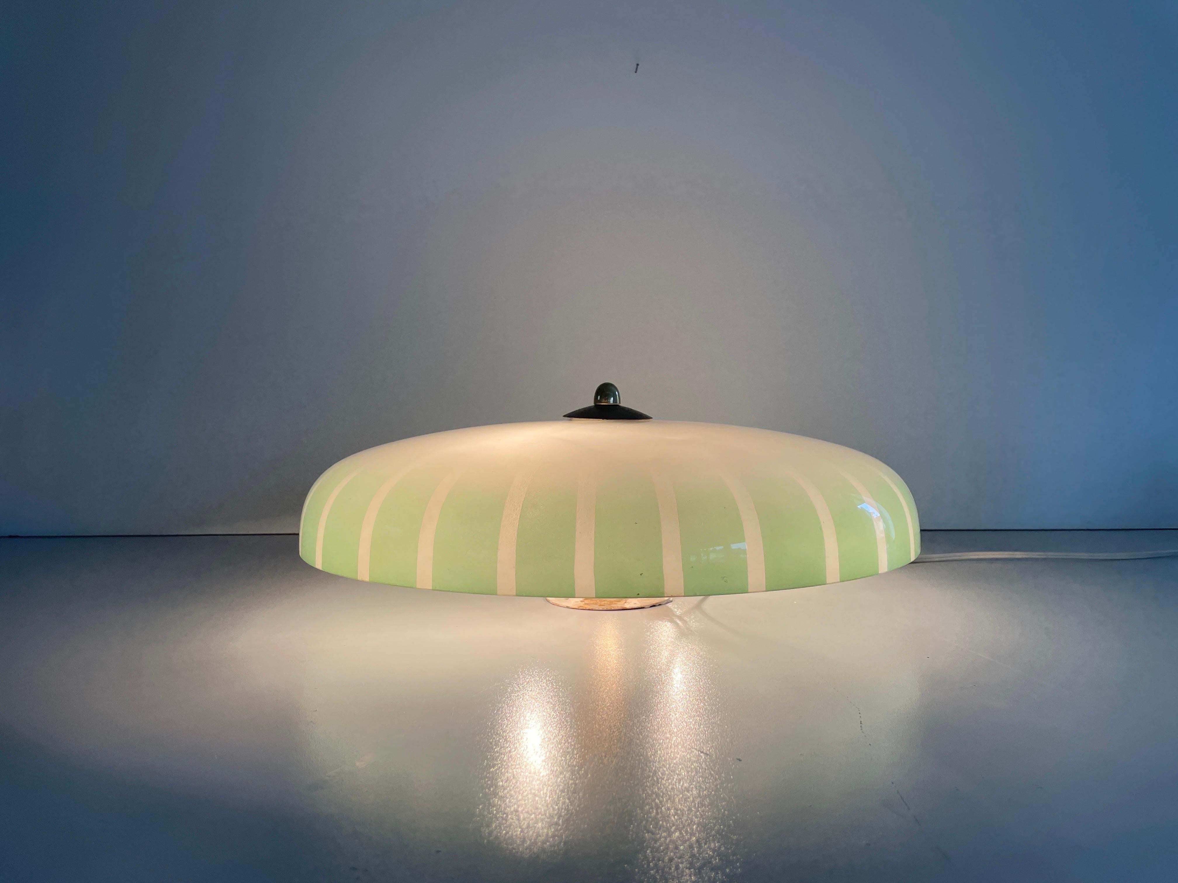 Plafón de cristal verde y blanco de mediados de siglo, años 50, Alemania en venta 10