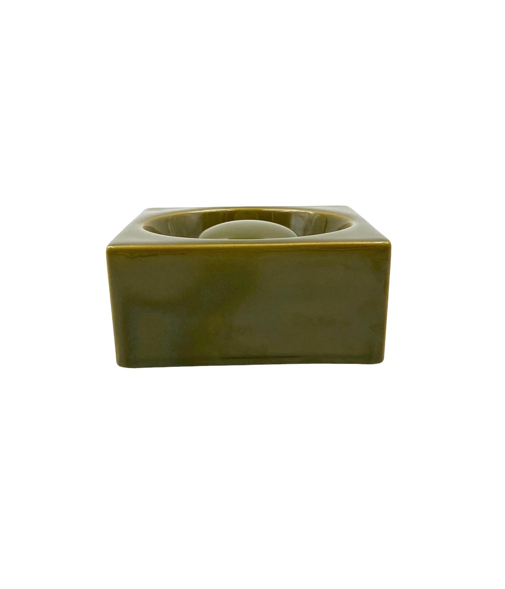 Space Age Mid-century green ceramic ashtray, Sicart Italy 1969 in vendita