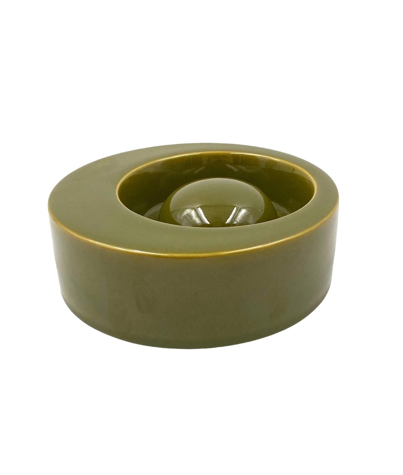 Space Age Mid-century green ceramic ashtray, Sicart Italy 1969 in vendita