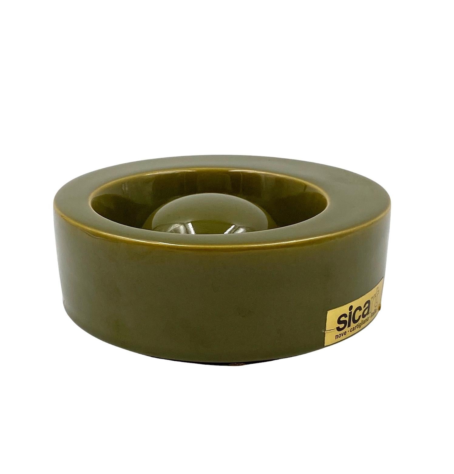 Mid-century green ceramic ashtray, Sicart Italy 1969 in vendita 1