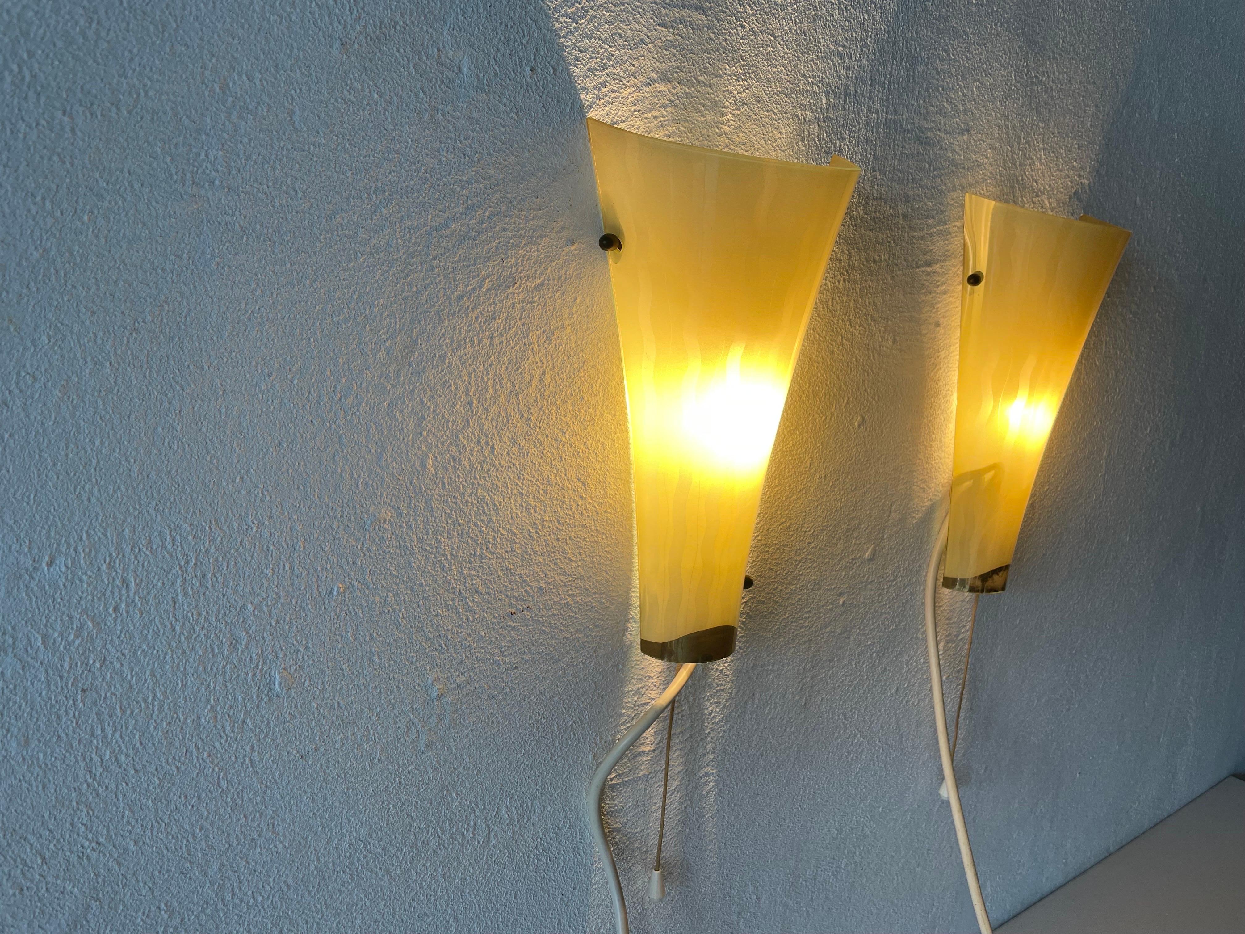 Mid-century Green Curved Glass Pair of Sconces, 1950s, Germany For Sale 5