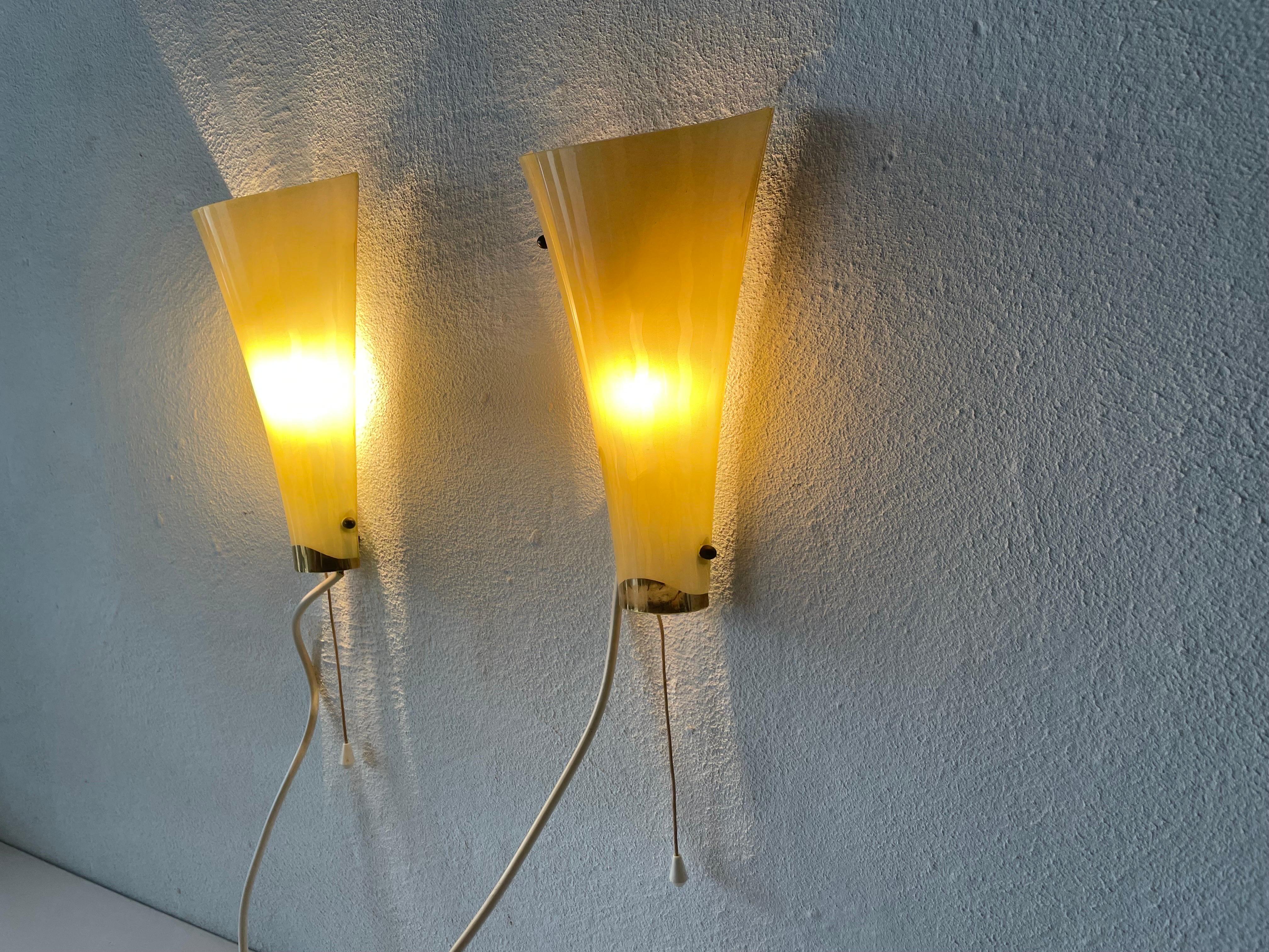 Mid-century Green Curved Glass Pair of Sconces, 1950s, Germany For Sale 6