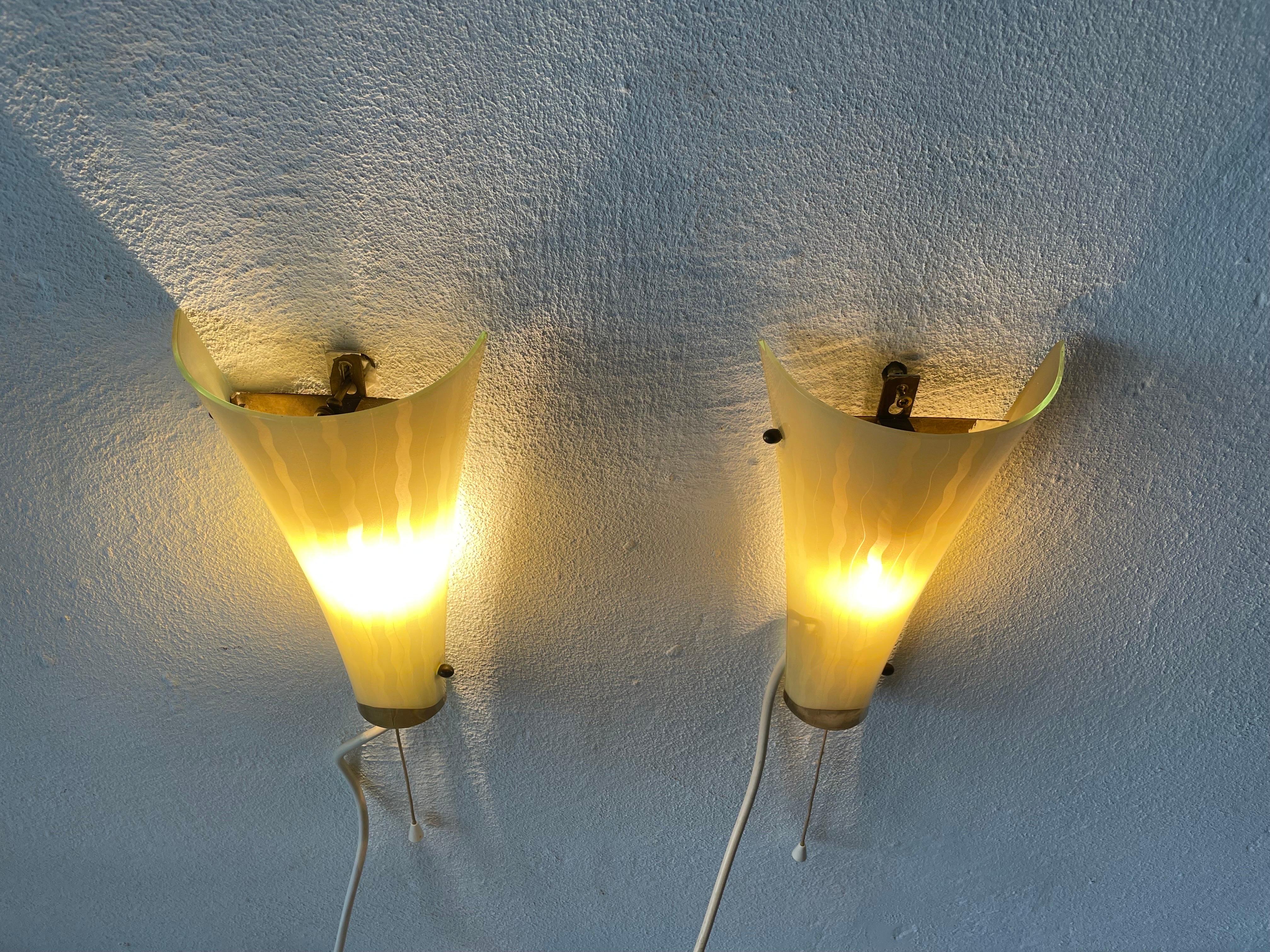 Mid-century Green Curved Glass Pair of Sconces, 1950s, Germany For Sale 7